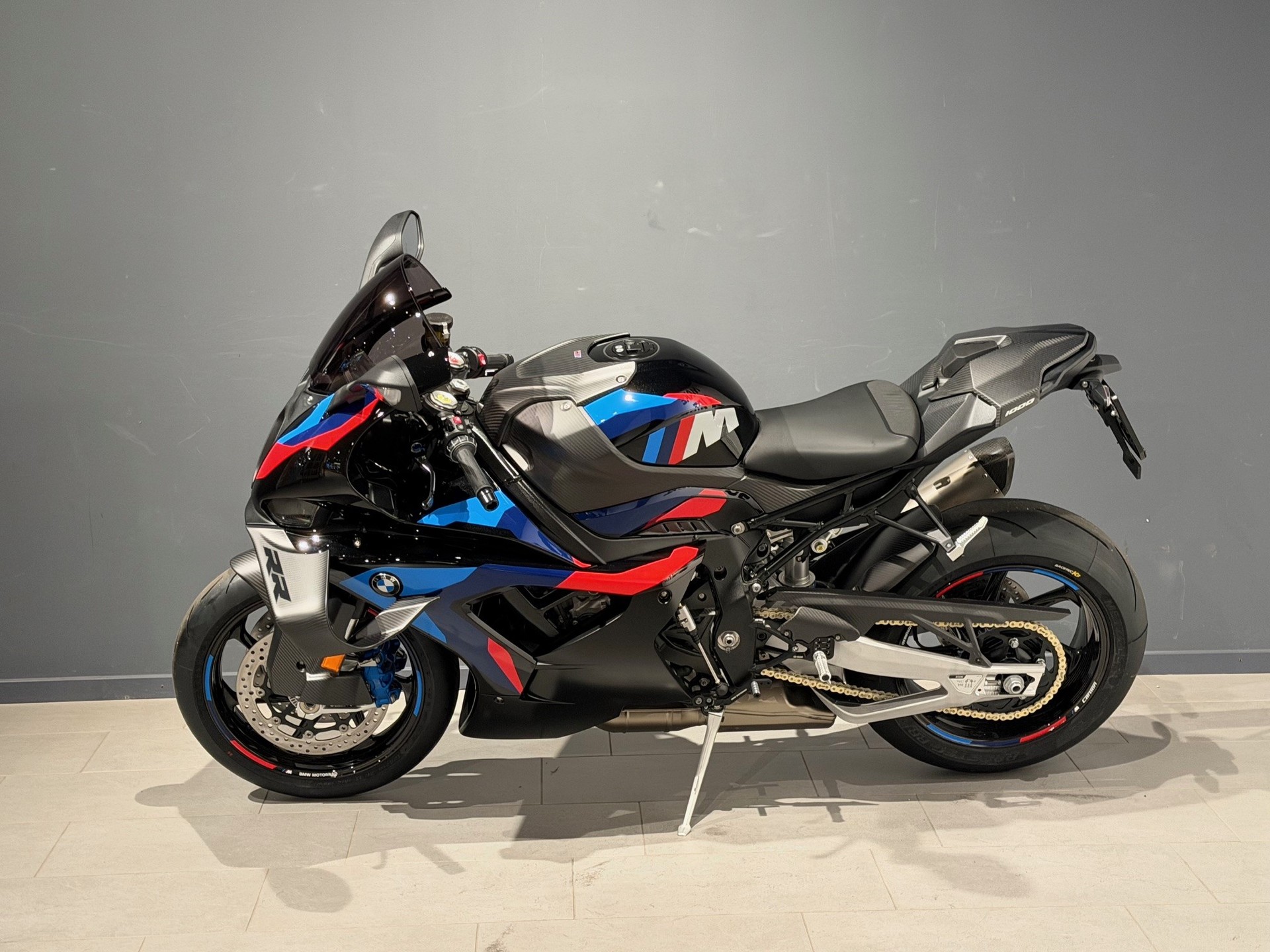 BMW M 1000 RR-showroom-element-3