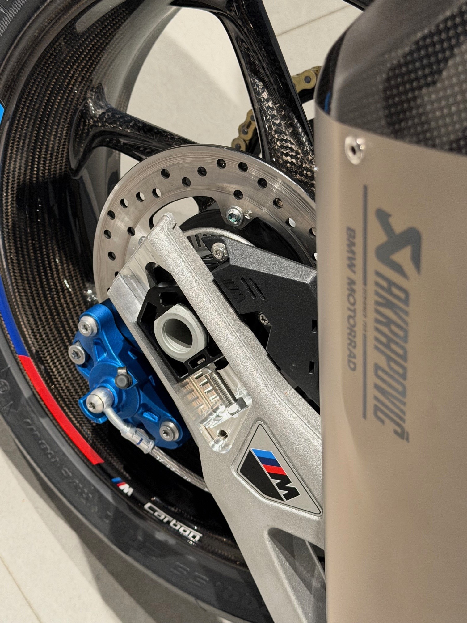 BMW M 1000 RR-image-7
