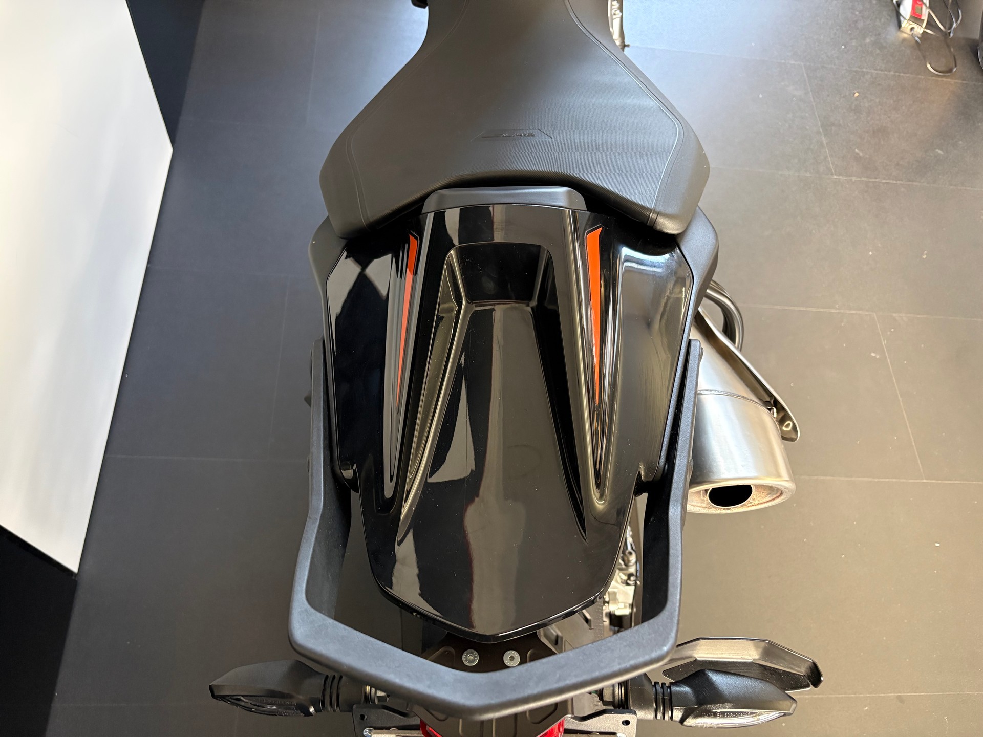 KTM 890 Duke L-image-6