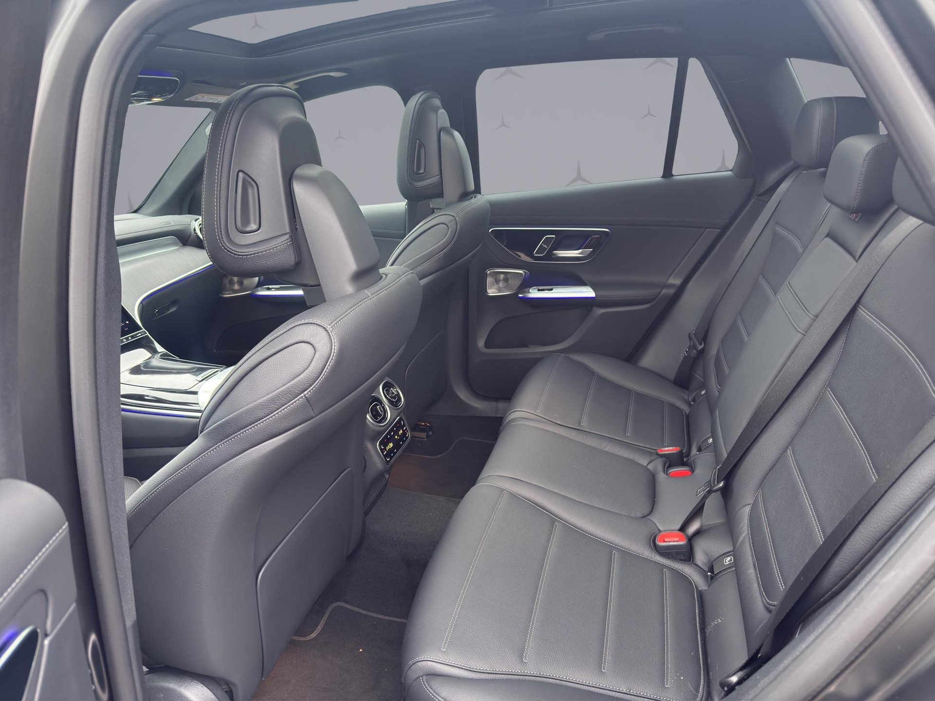 MERCEDES-BENZ GLC 220 d AMG Line 4matic-image-12
