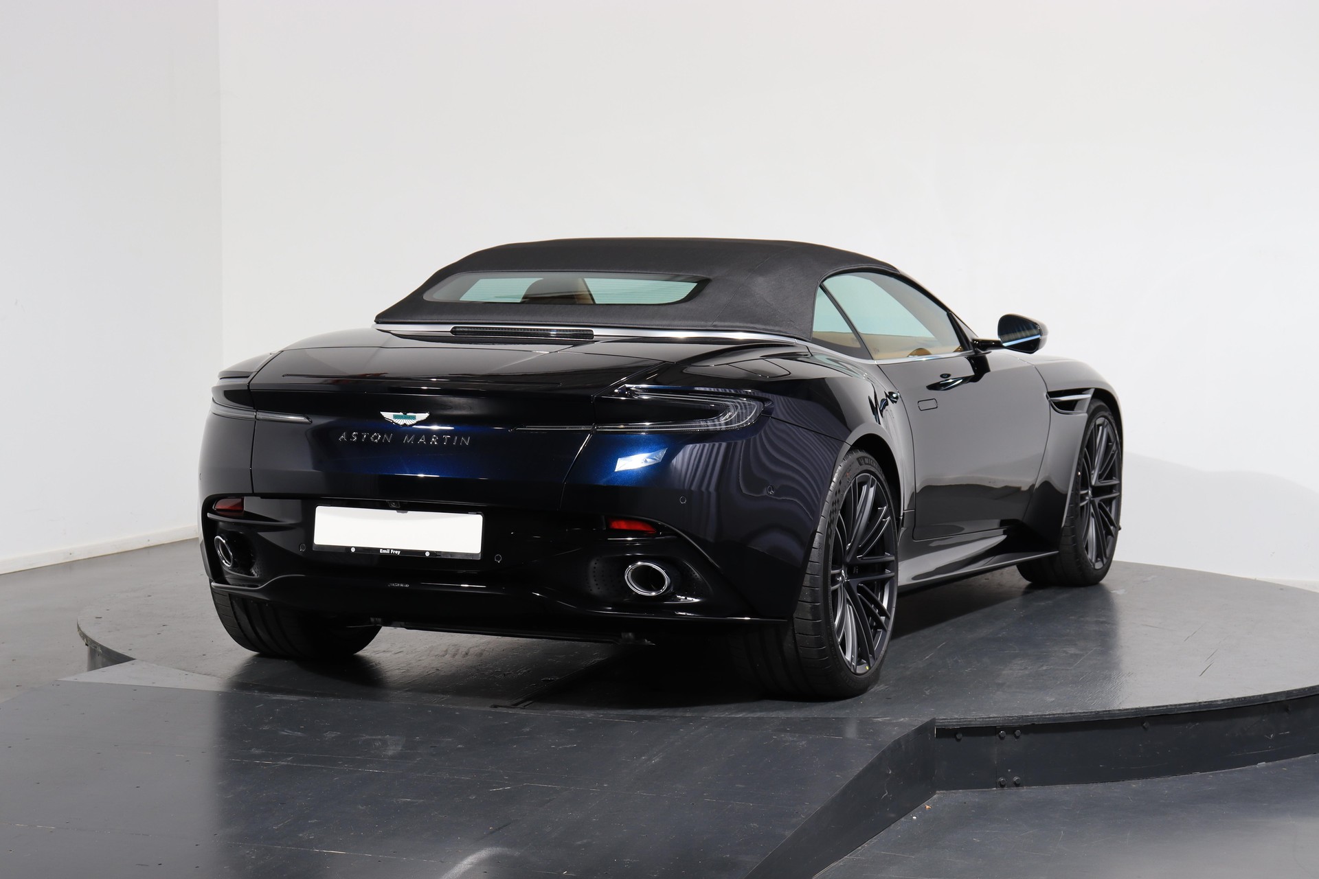 ASTON MARTIN DB12 Volante 4.0 V8 Bi-Turbo-showroom-element-2