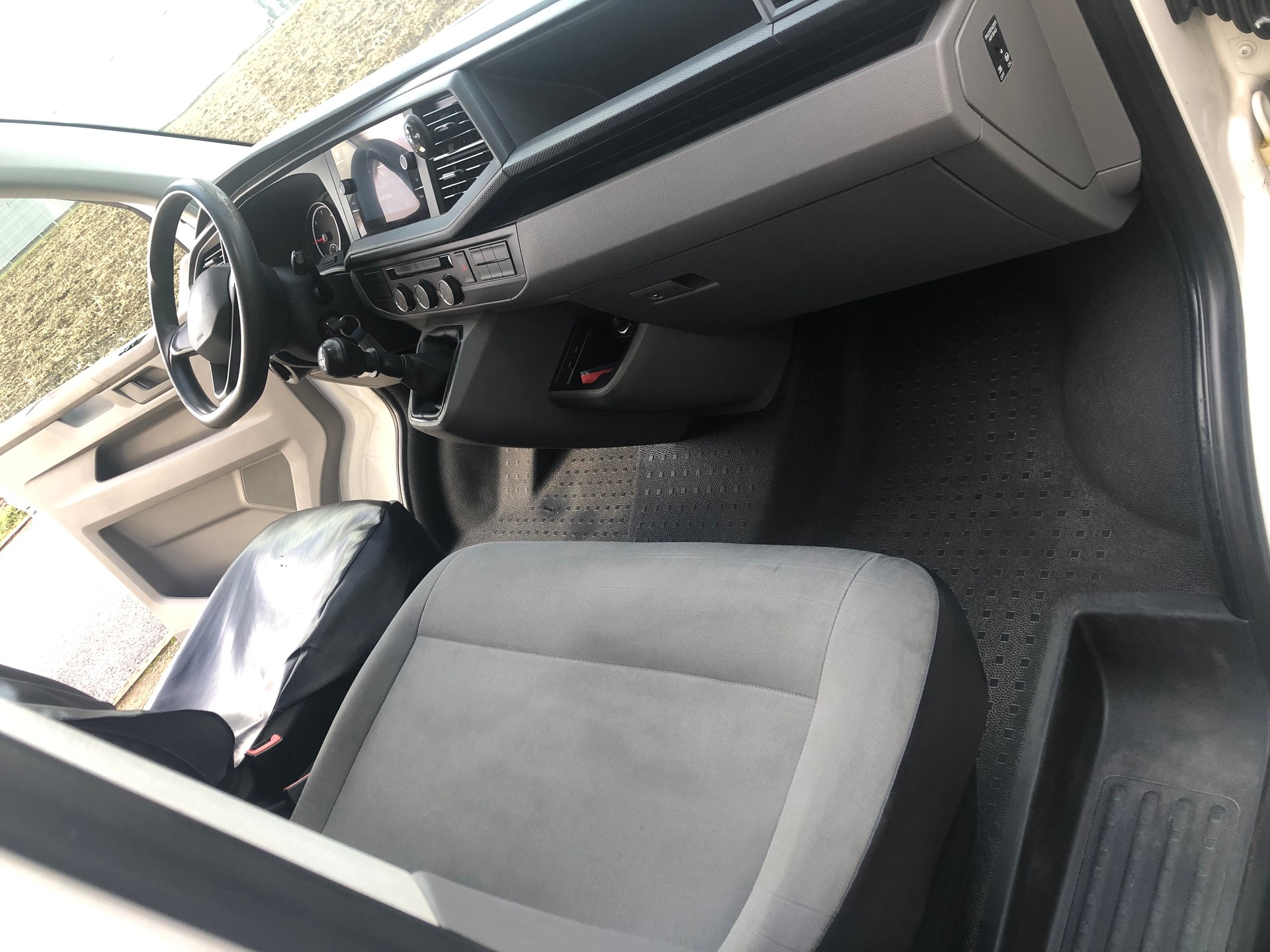 VW T6.1 2.0 TDI Entry-image-5