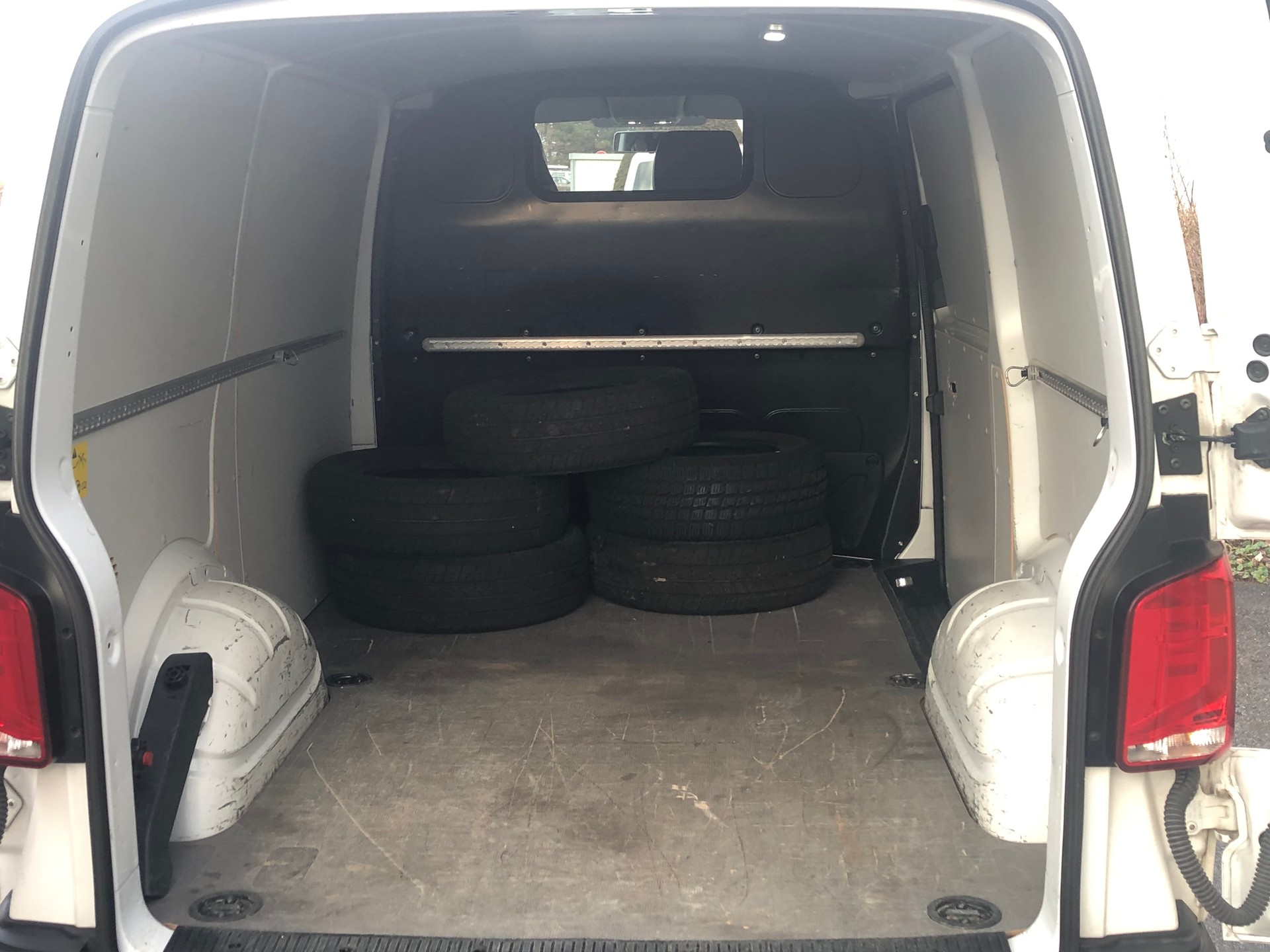 VW T6.1 2.0 TDI Entry-image-4