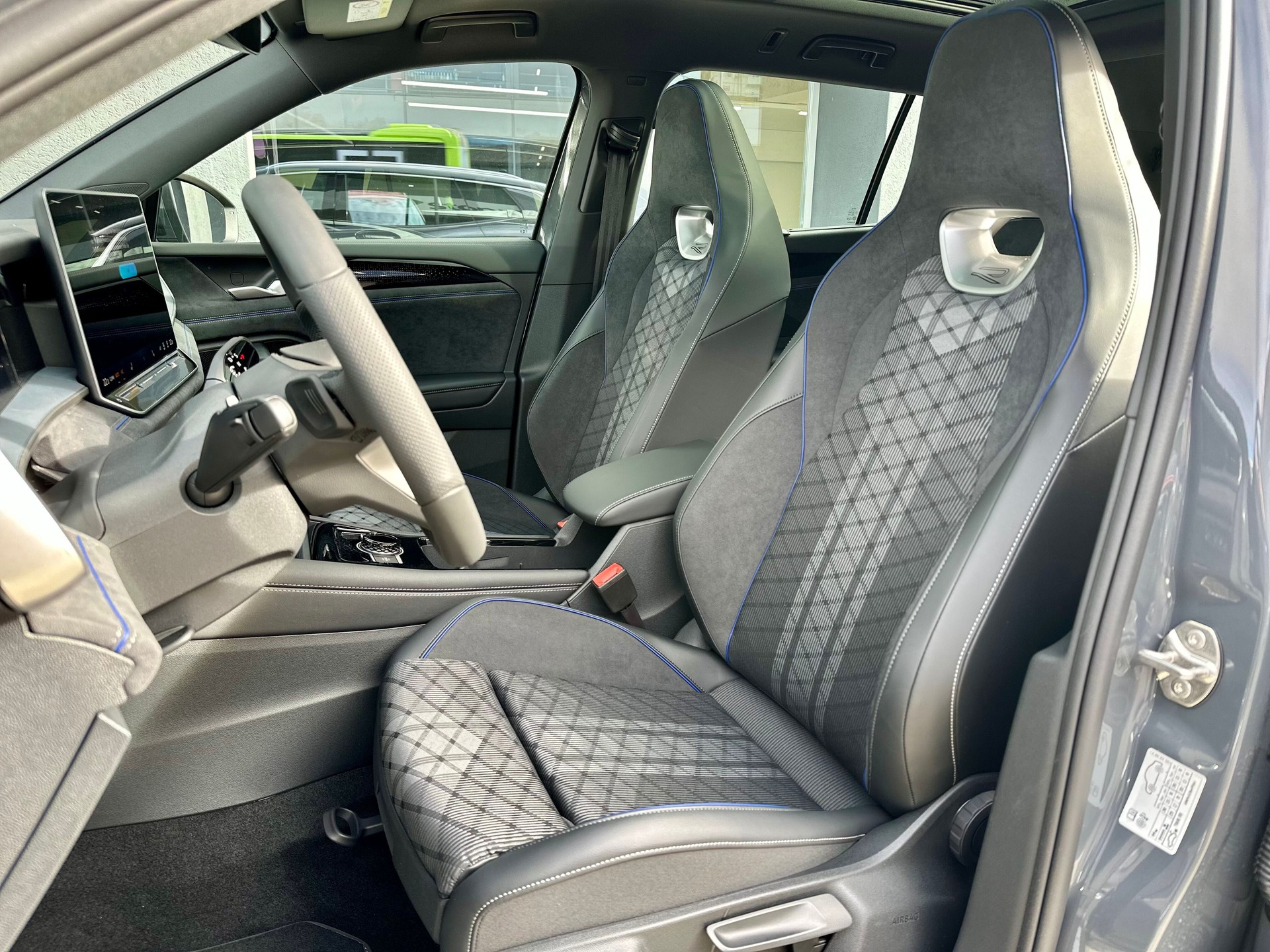 VW Tayron 2.0 TDI SCR R-Line 4Motion DSG-image-4