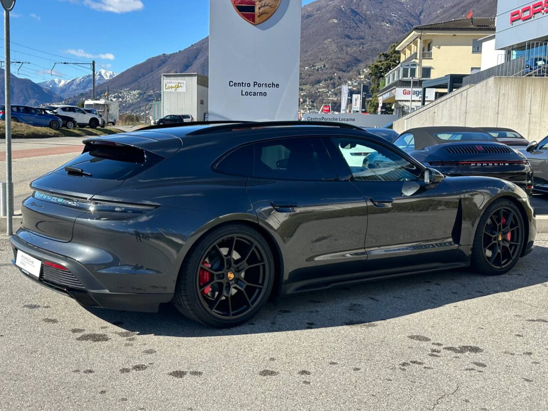 PORSCHE Taycan GTS Sport Turismo (MY23)-image-6