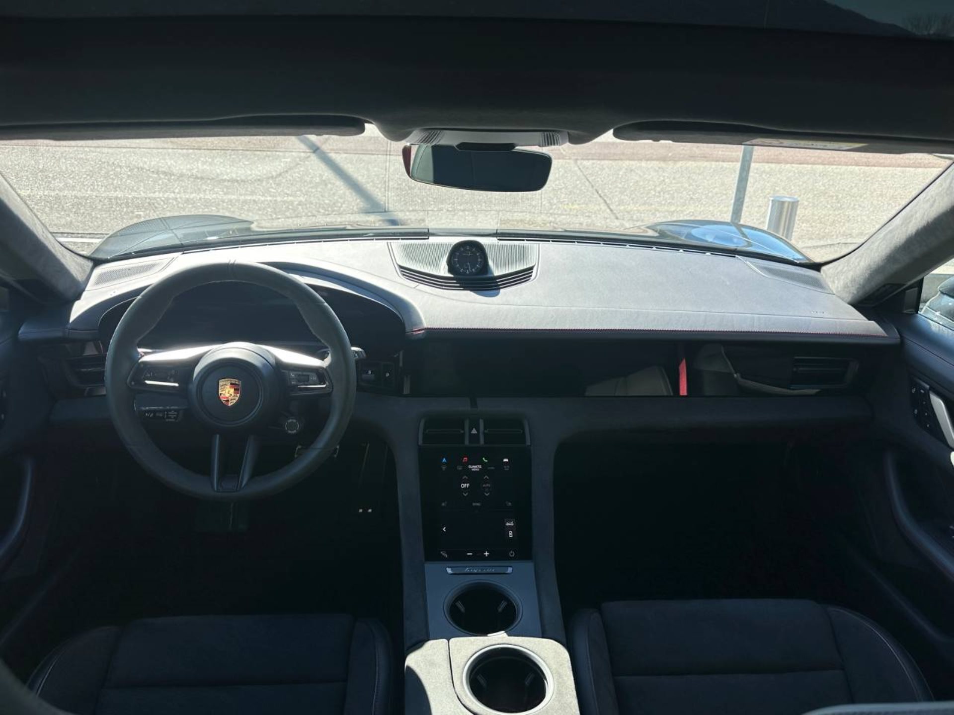 PORSCHE Taycan GTS Sport Turismo (MY23)-image-13