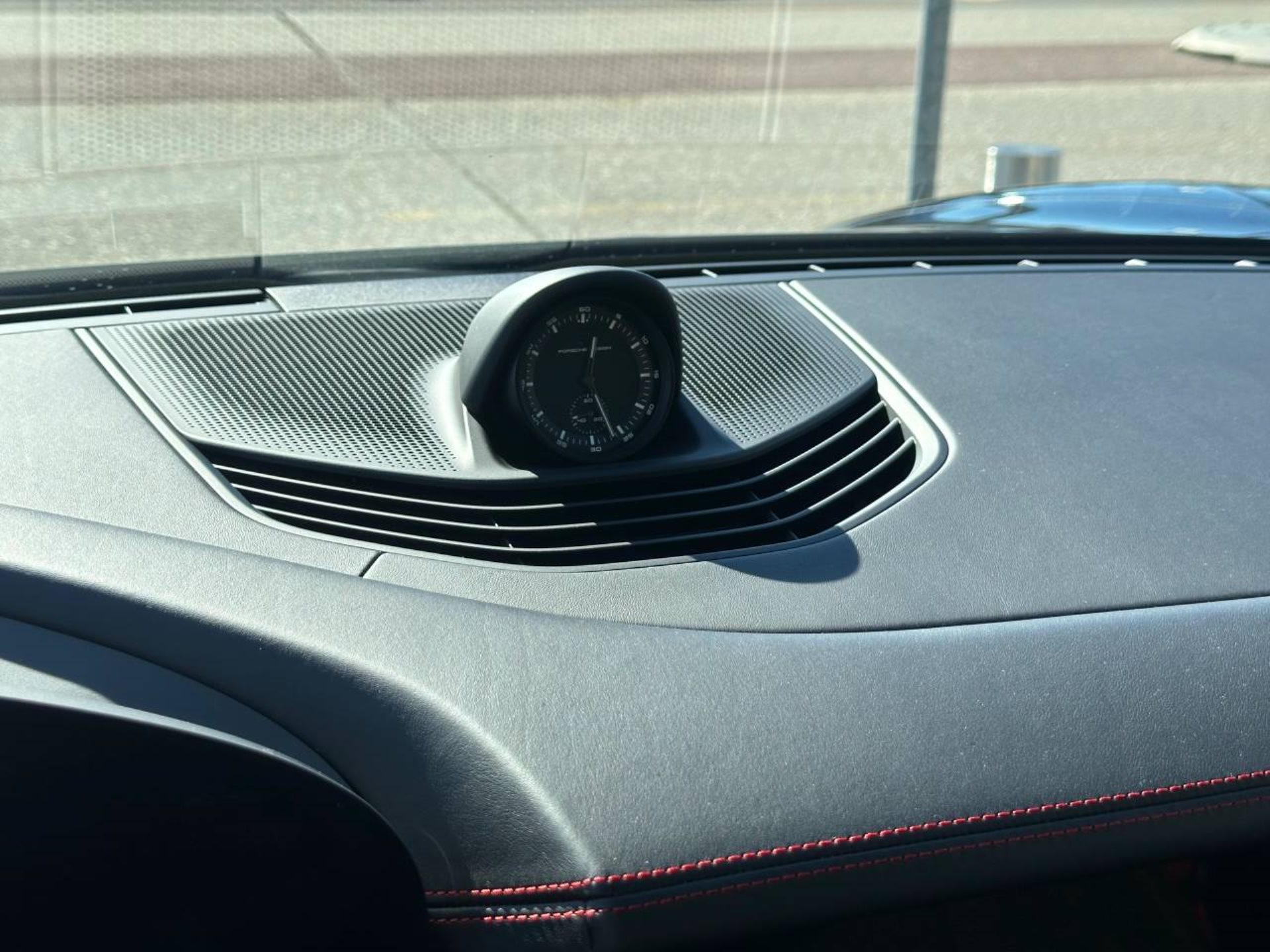 PORSCHE Taycan GTS Sport Turismo (MY23)-image-22