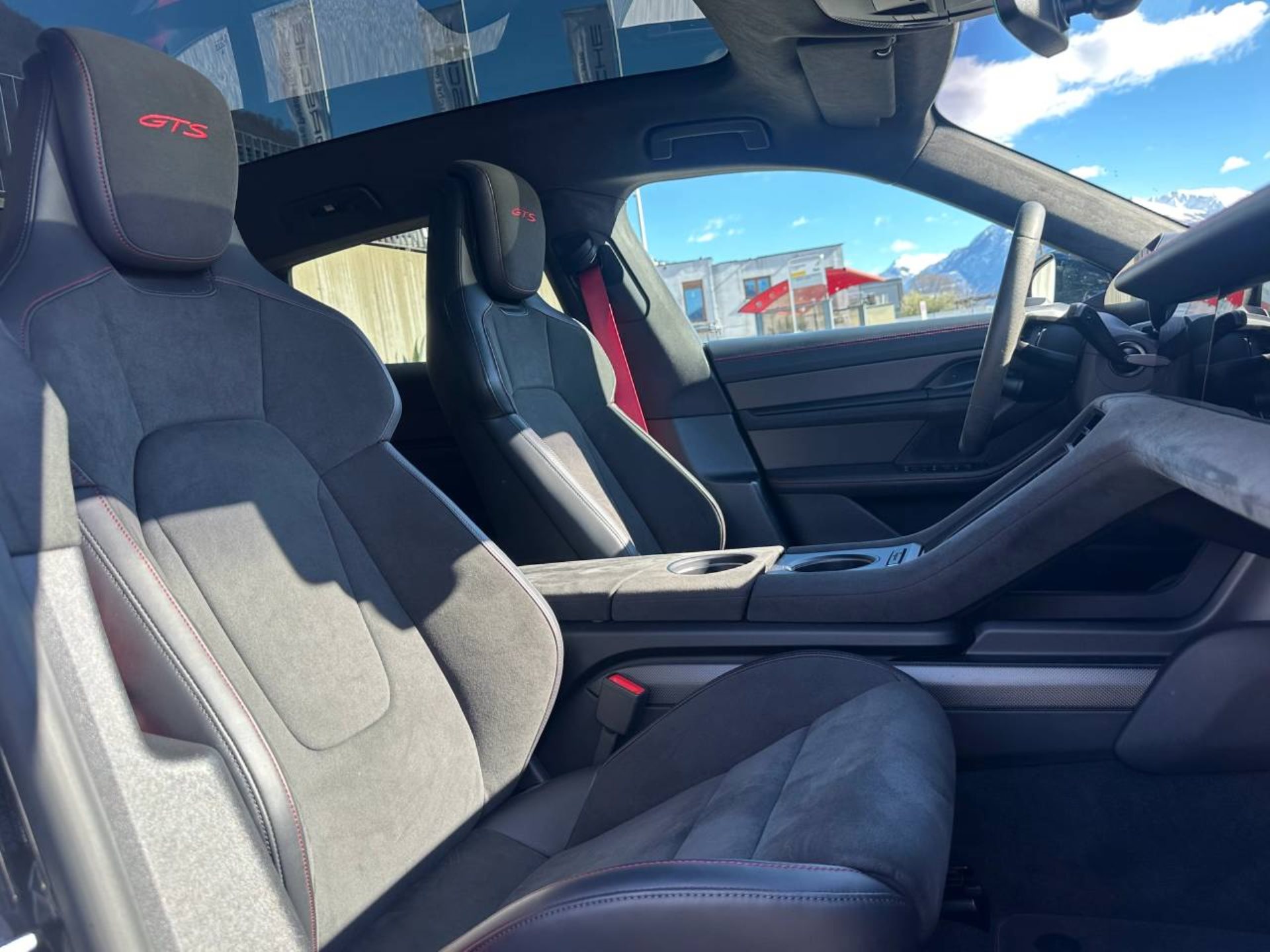 PORSCHE Taycan GTS Sport Turismo (MY23)-image-19