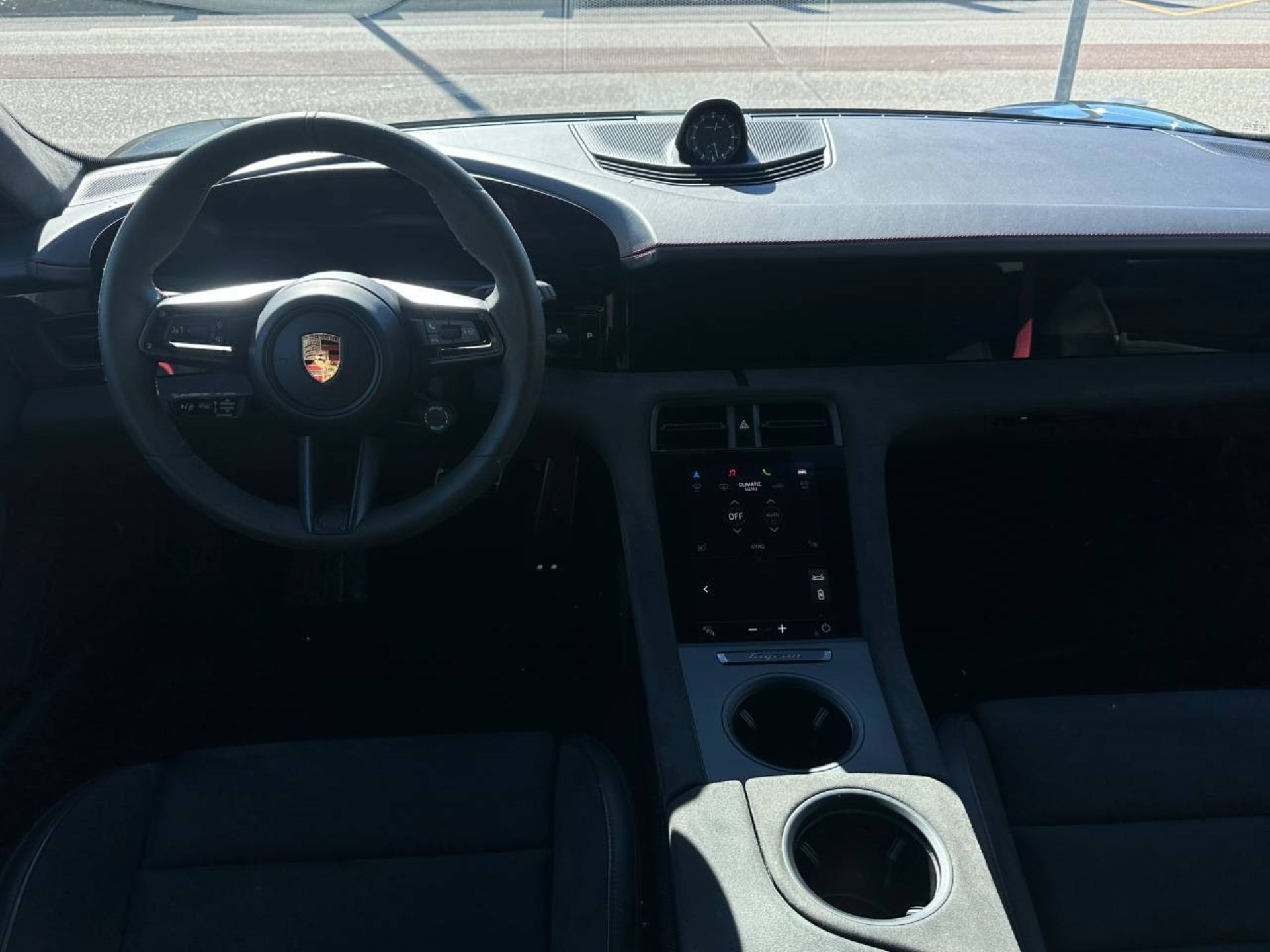 PORSCHE Taycan GTS Sport Turismo (MY23)-image-21