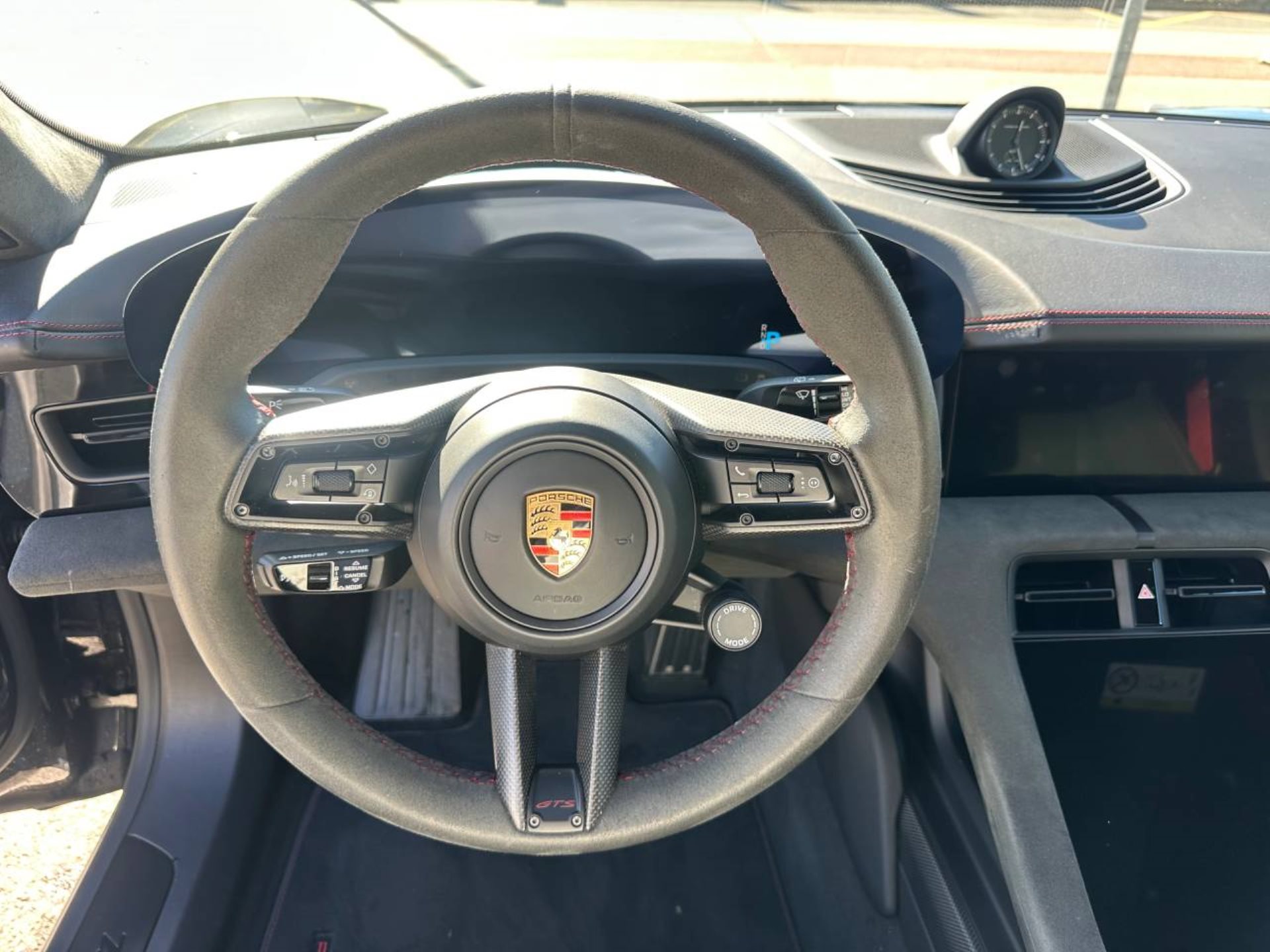 PORSCHE Taycan GTS Sport Turismo (MY23)-image-15