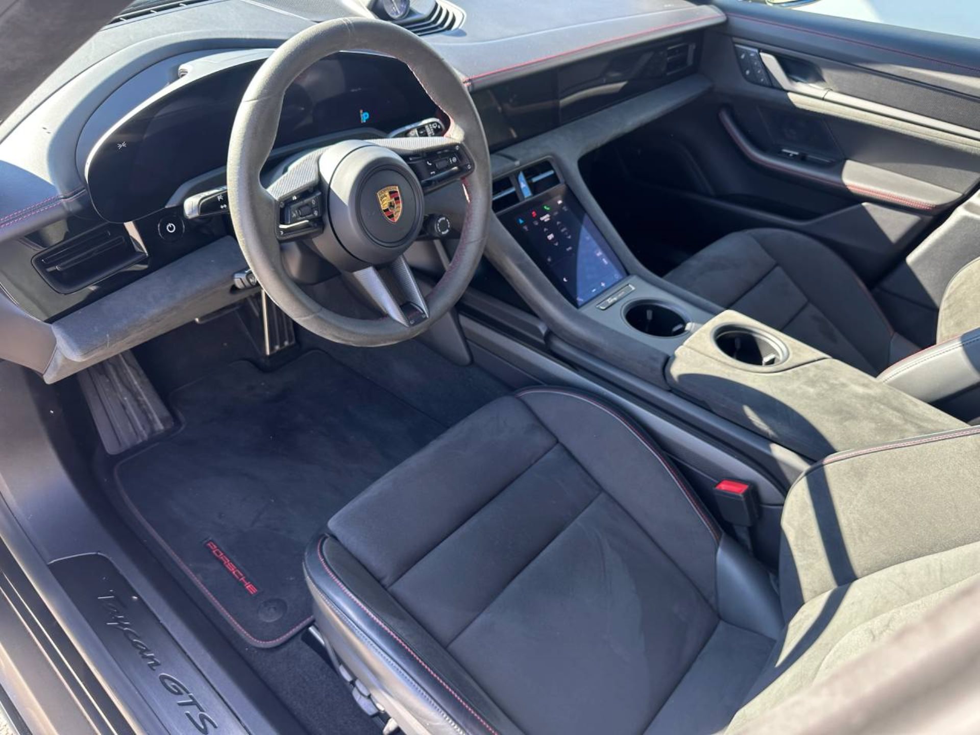 PORSCHE Taycan GTS Sport Turismo (MY23)-showroom-element-3