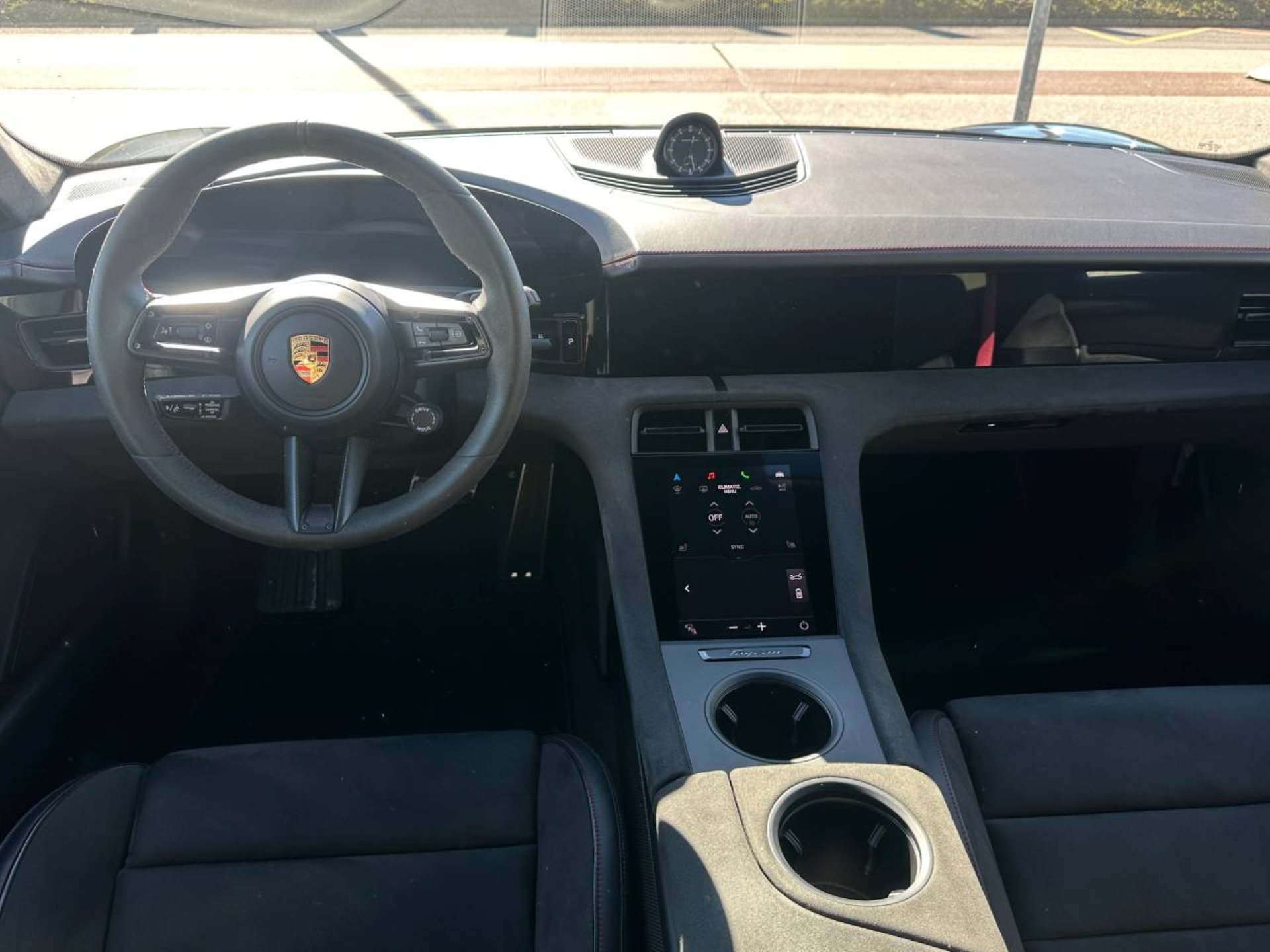 PORSCHE Taycan GTS Sport Turismo (MY23)-image-14