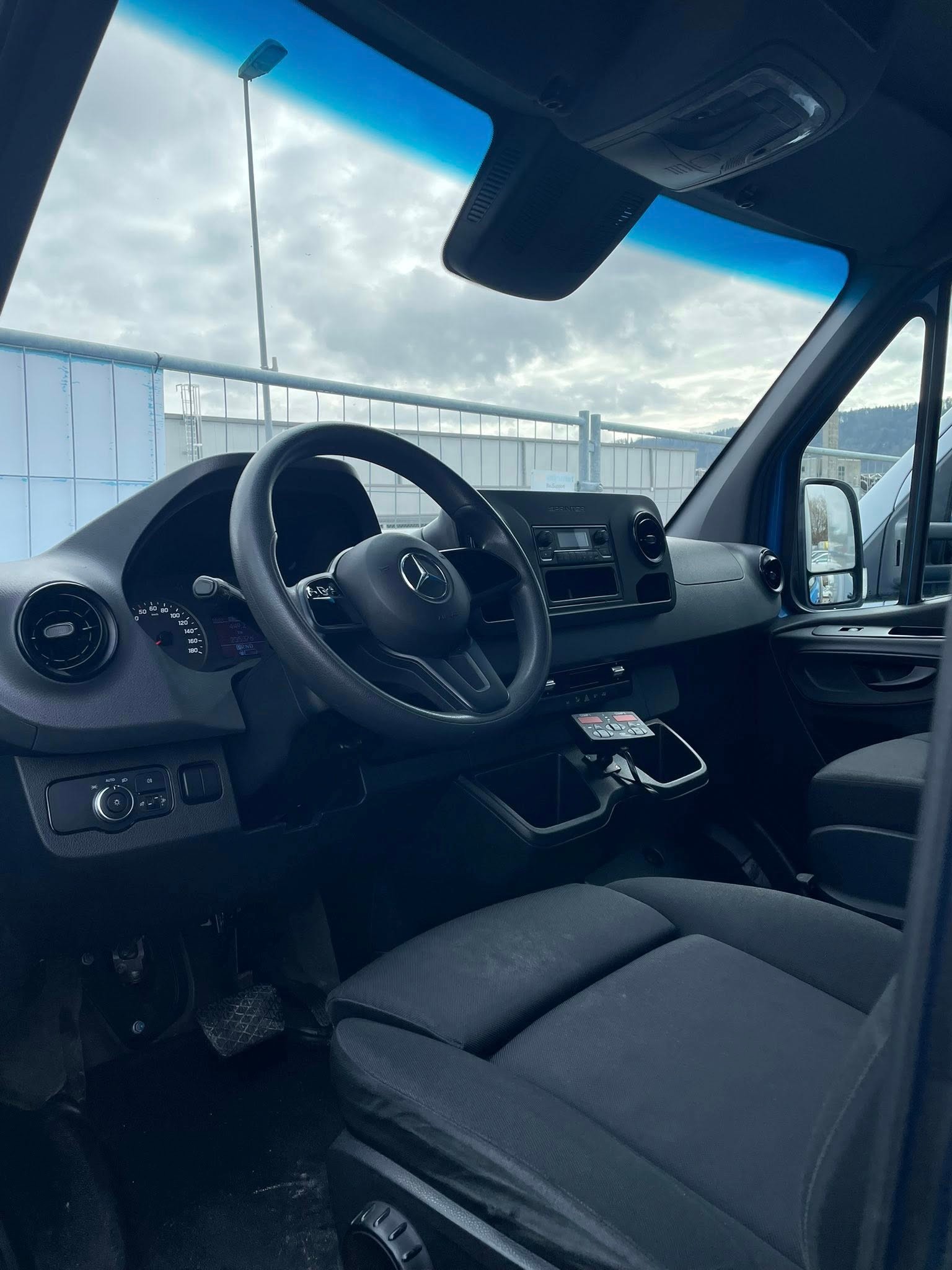 MERCEDES-BENZ Sprinter 315 CDI Standard 9G-TRONIC FWD-image-11