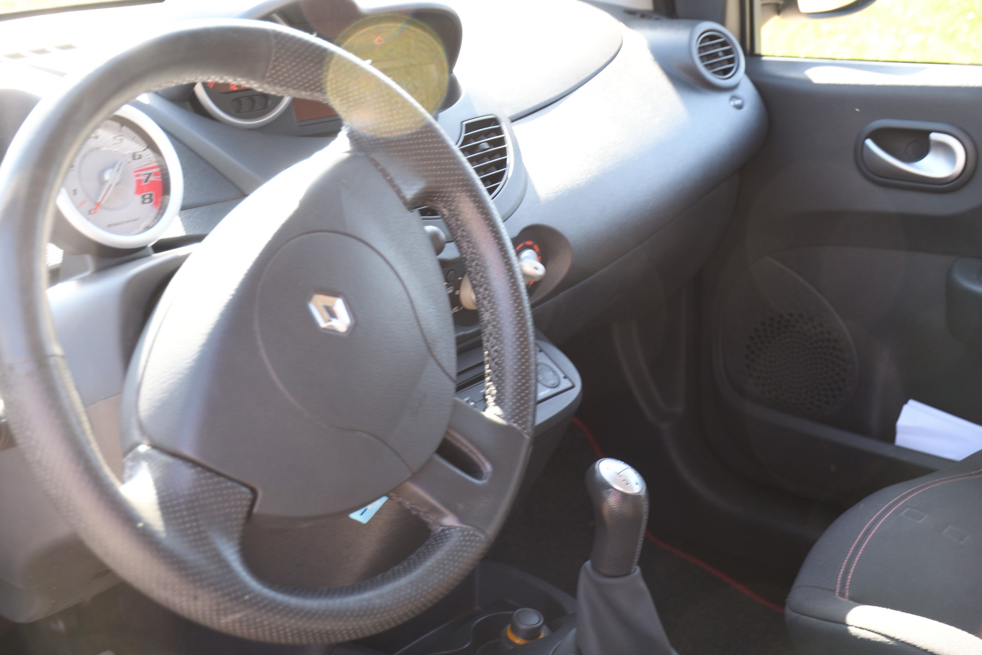 RENAULT Twingo 1.6 16V RS (Sport)-image-8