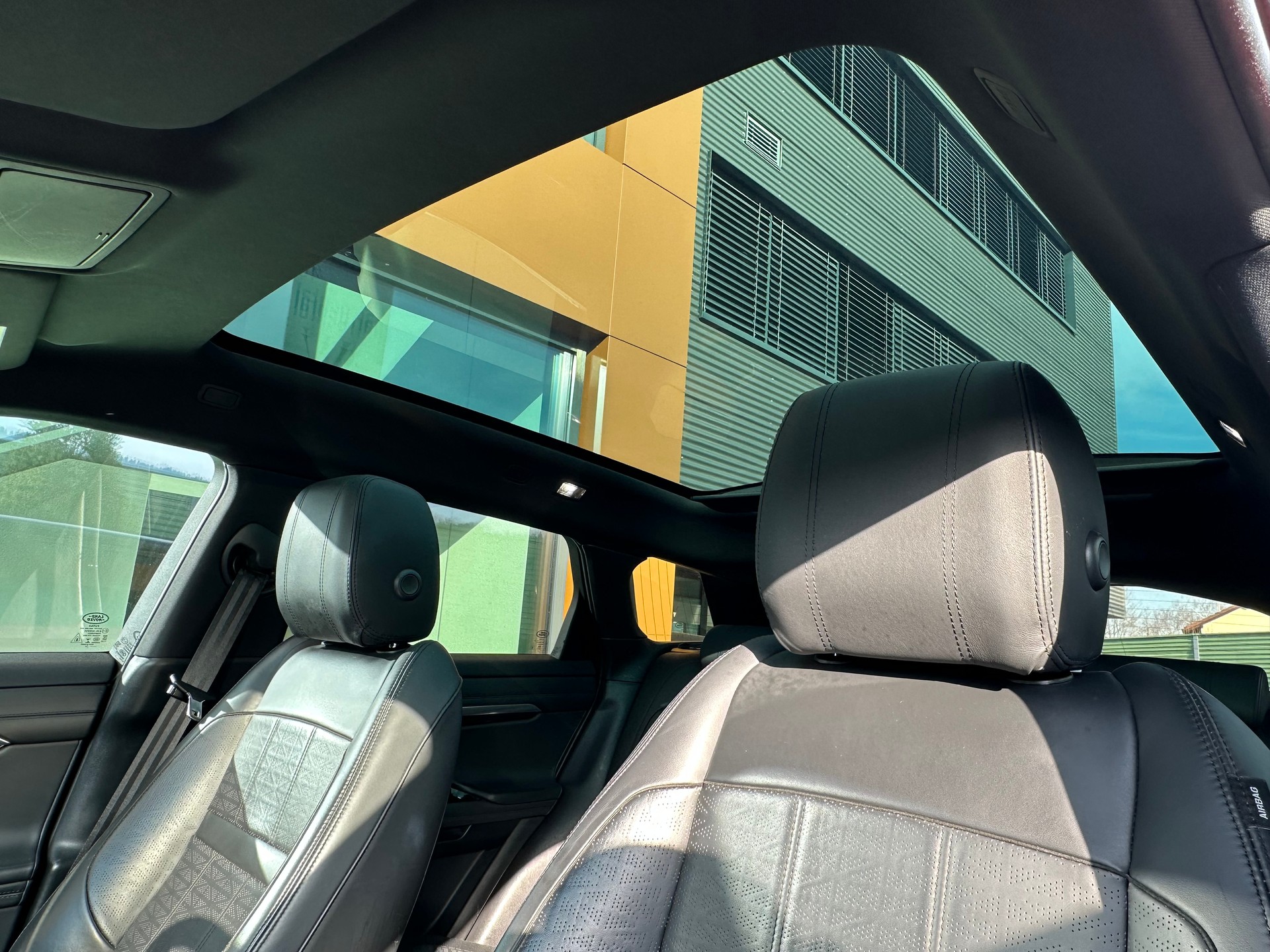 LAND ROVER Range Rover Evoque R-Dynamic P 250 HSE AT9 / Pano-Dach,SItz+Lenkradheiz/ACC/PDC+Kamera,Head-UP,-image-8