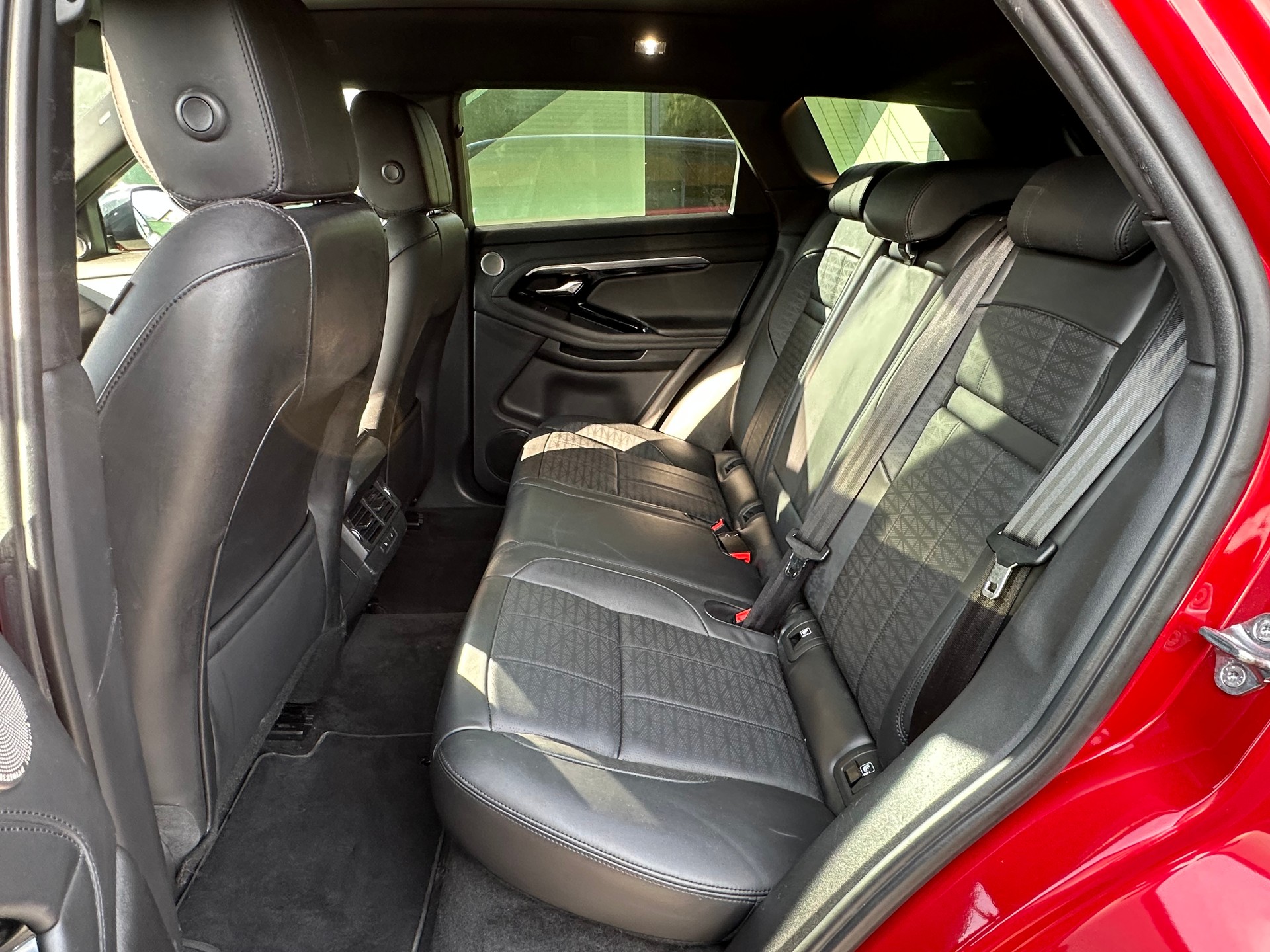 LAND ROVER Range Rover Evoque R-Dynamic P 250 HSE AT9 / Pano-Dach,SItz+Lenkradheiz/ACC/PDC+Kamera,Head-UP,-image-6