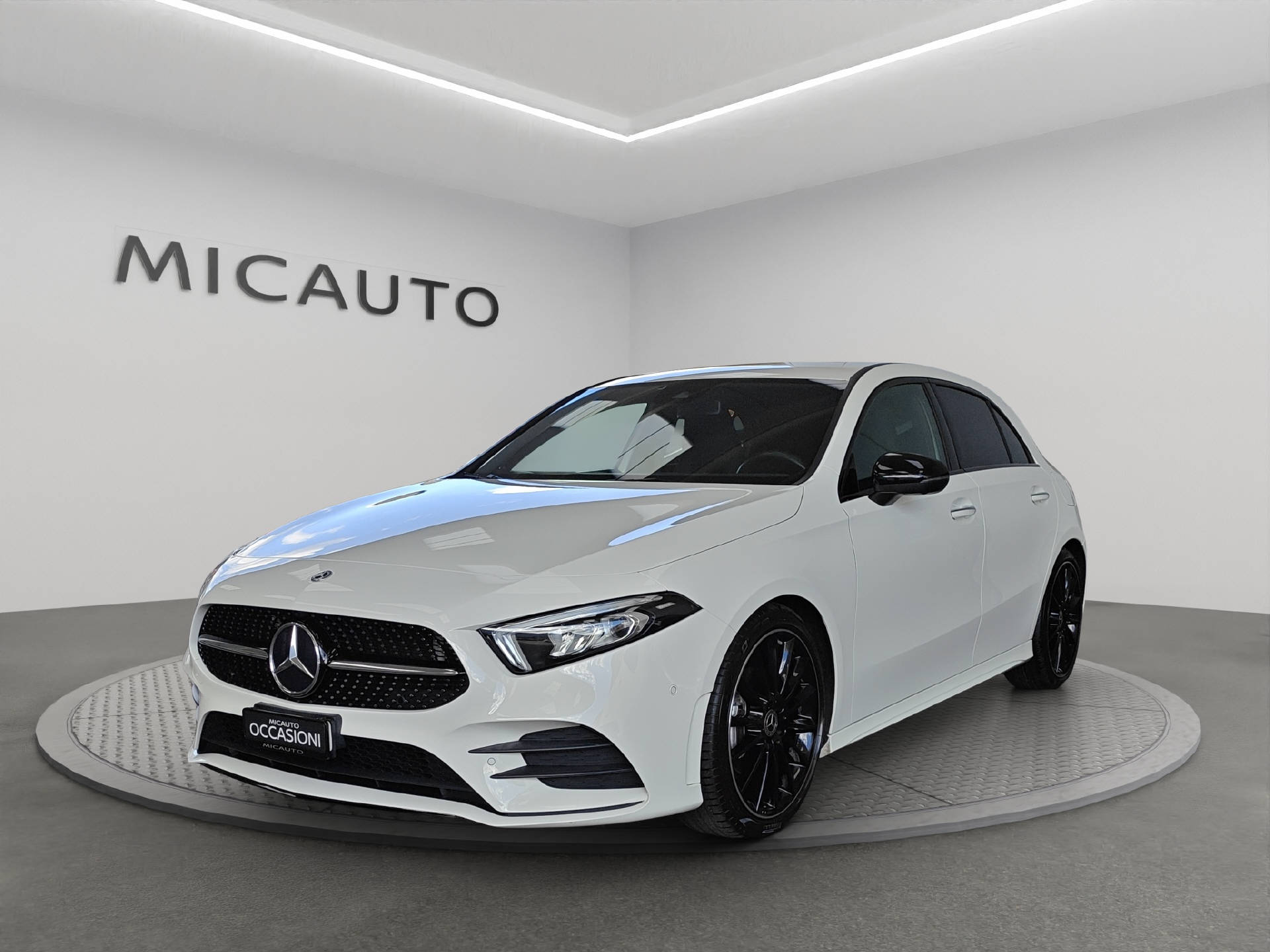 MERCEDES-BENZ A 200 AMG Line-image-3