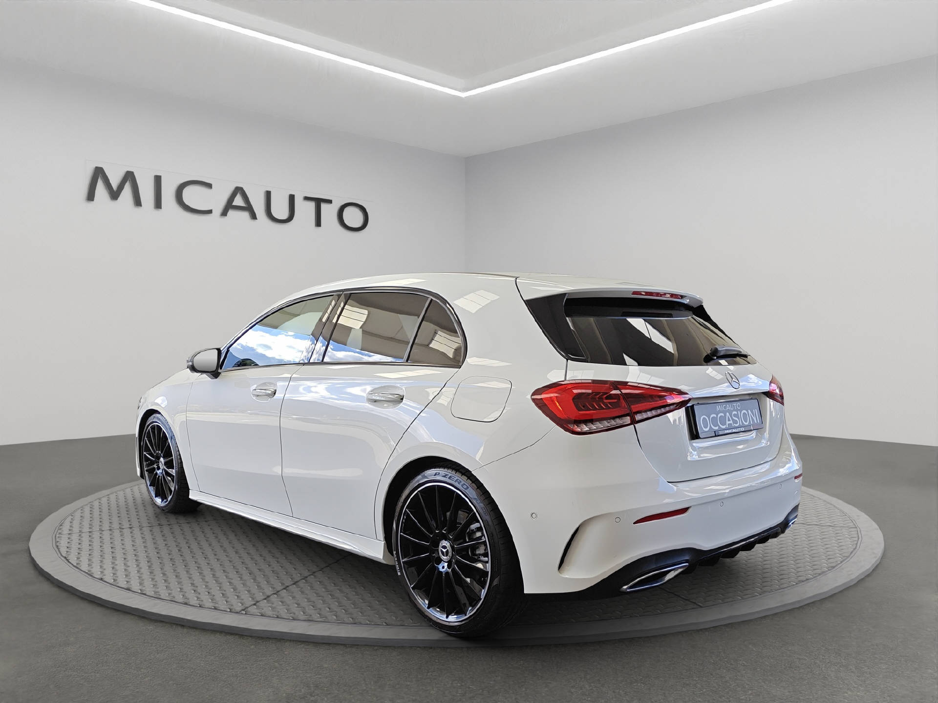 MERCEDES-BENZ A 200 AMG Line-image-2