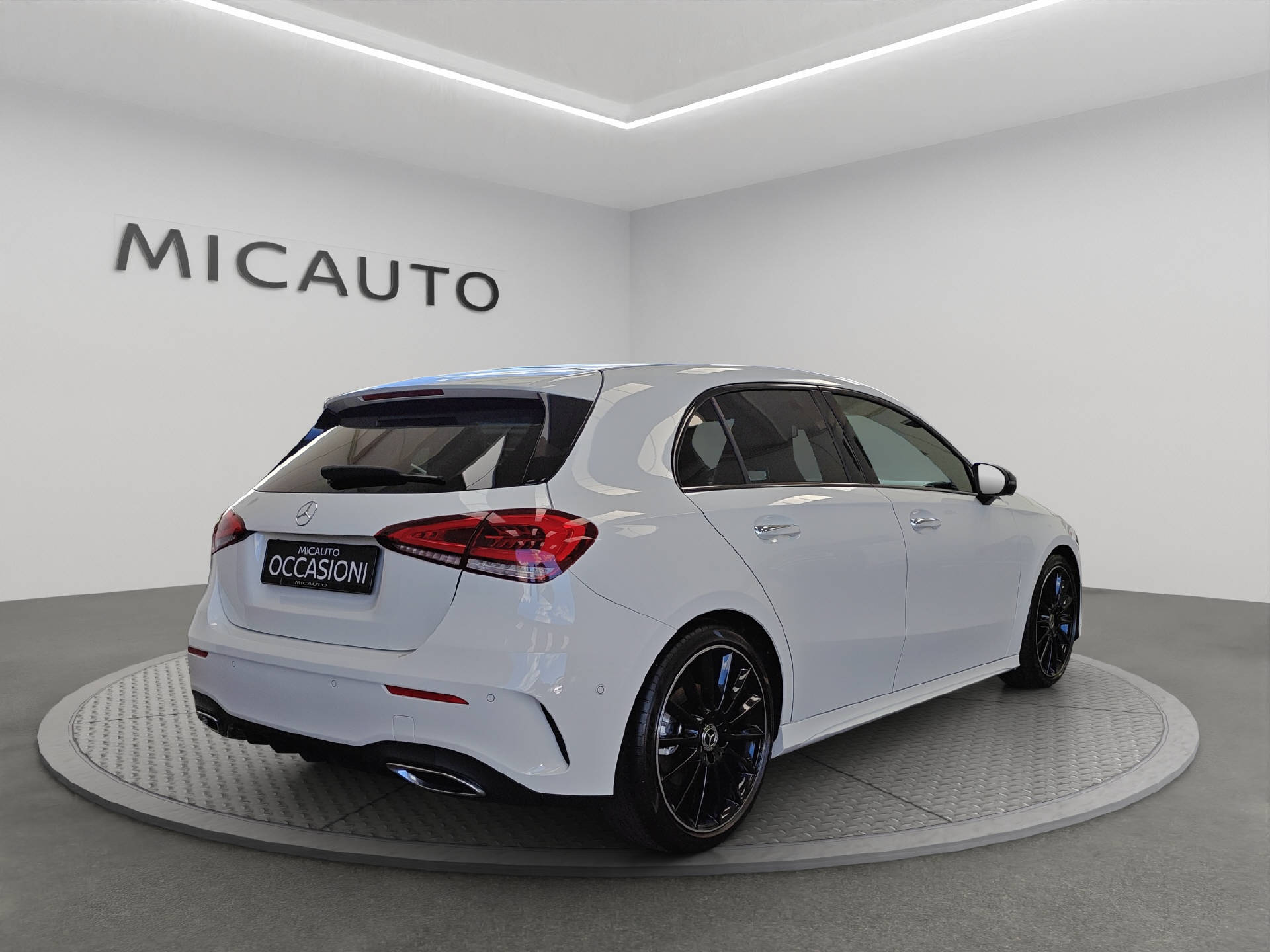 MERCEDES-BENZ A 200 AMG Line-image-1