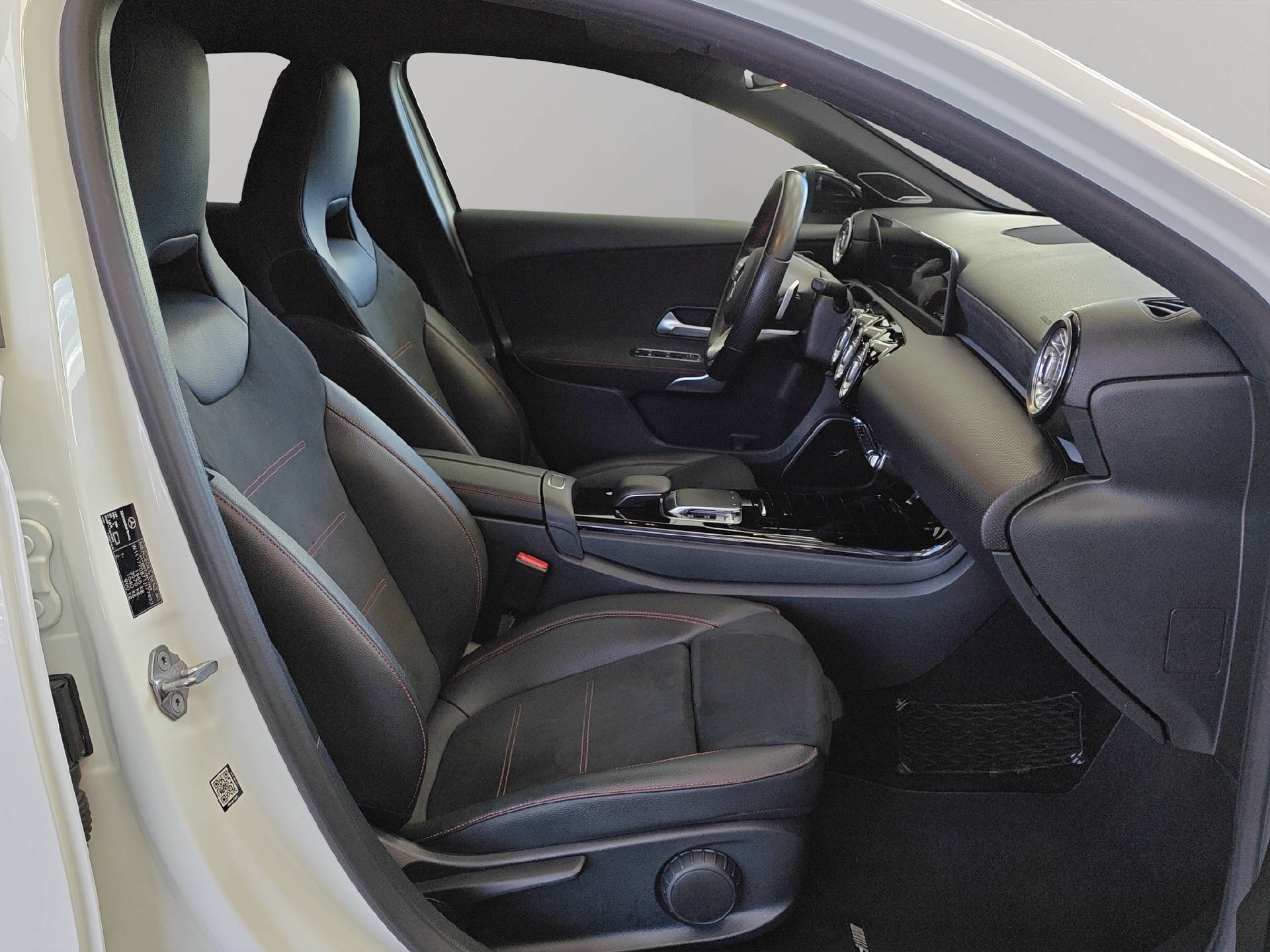 MERCEDES-BENZ A 200 AMG Line-image-7