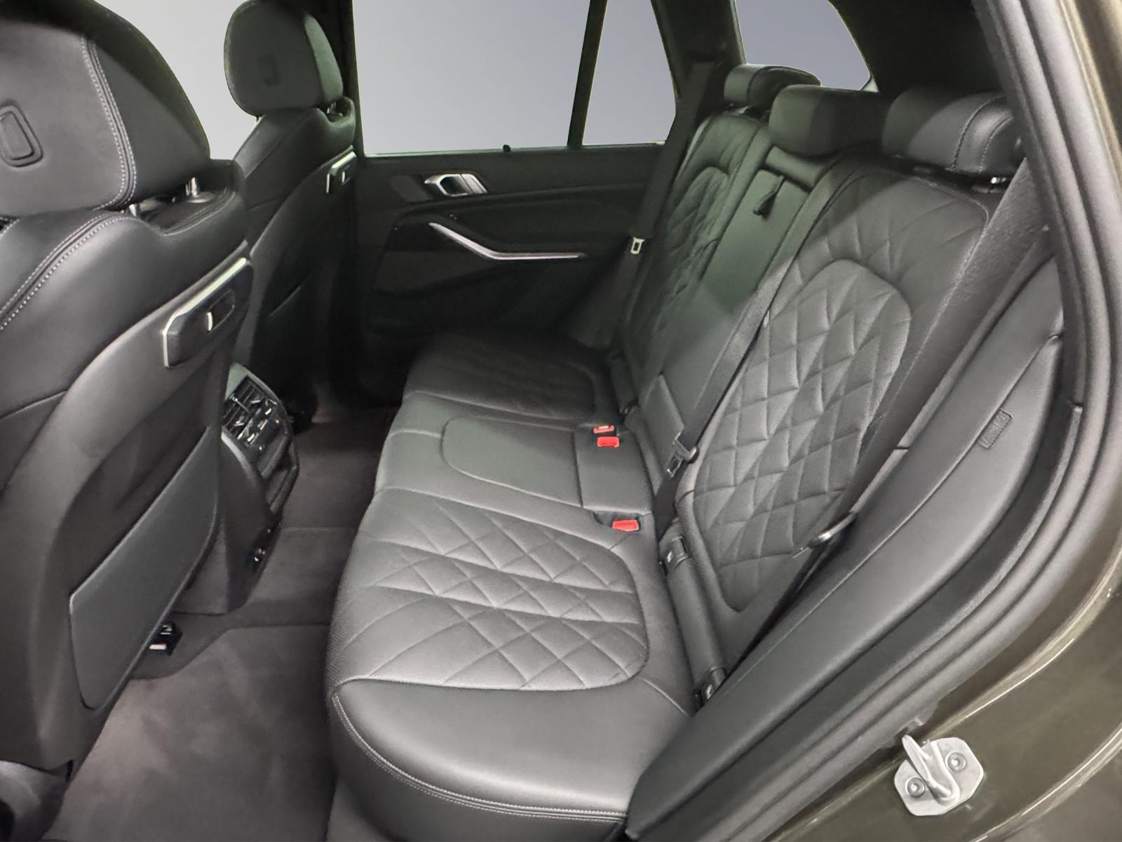 BMW X5 40i xDrive SAG-image-13