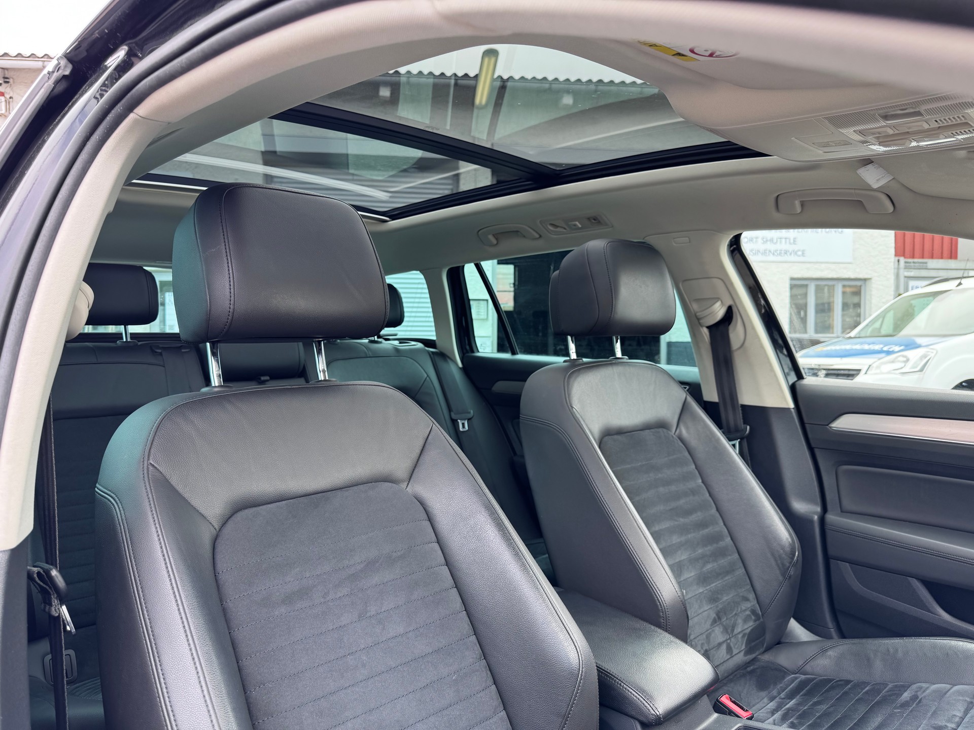 VW Passat Variant 2.0 TDI BMT High. DSG 4Motion-image-7