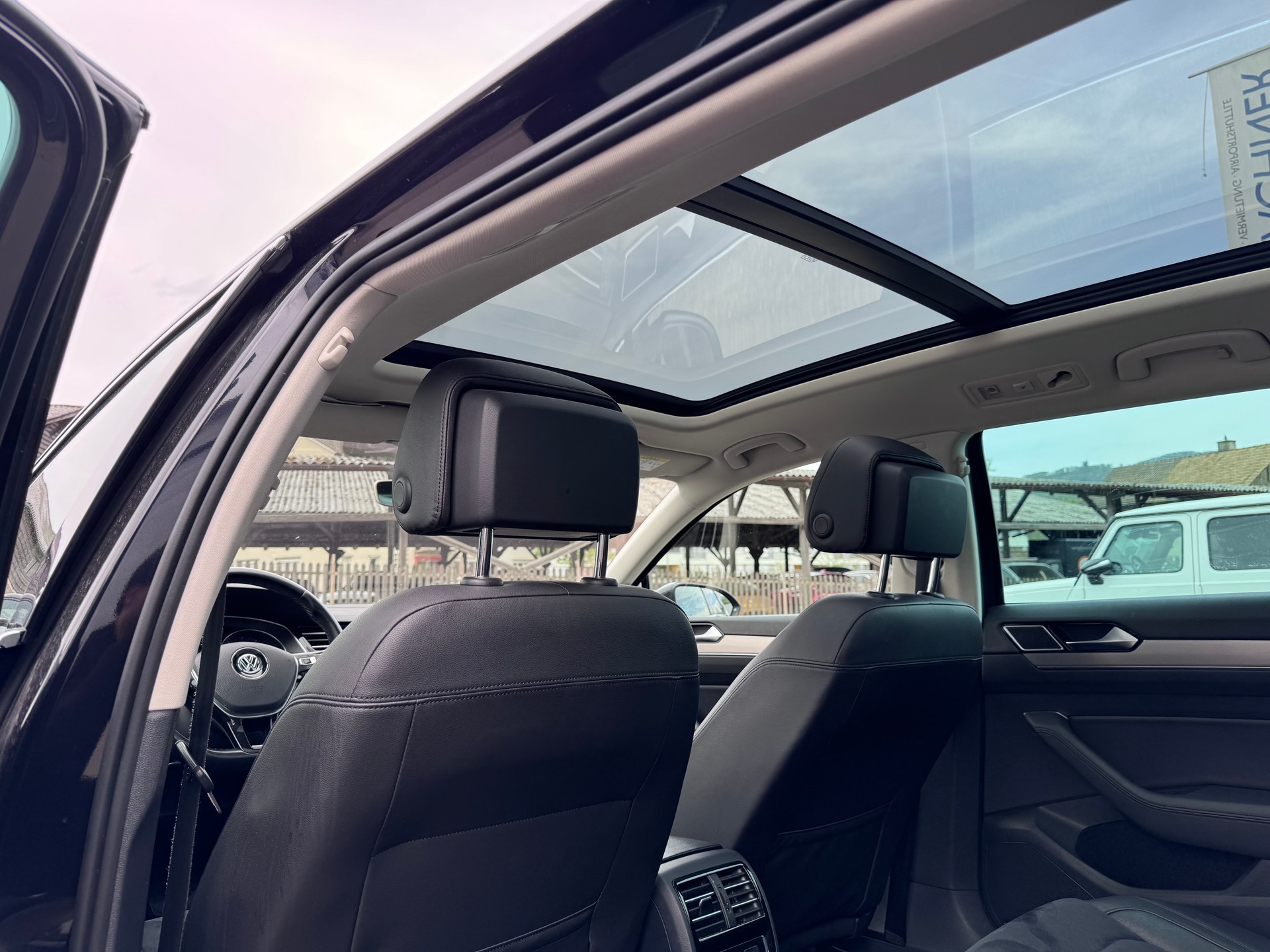 VW Passat Variant 2.0 TDI BMT High. DSG 4Motion-image-8