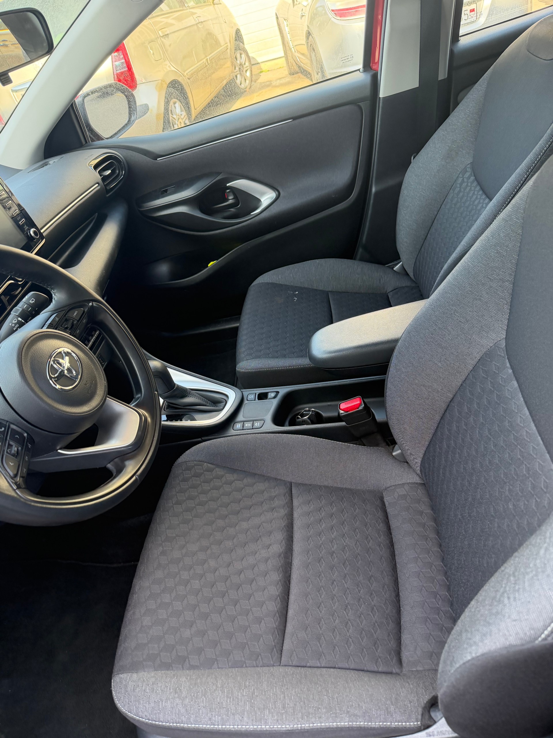 TOYOTA Yaris 1.5 Comfort e-CVT-image-7