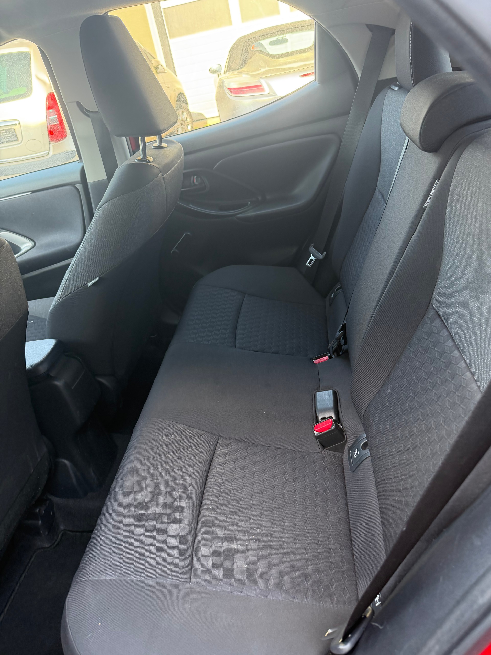 TOYOTA Yaris 1.5 Comfort e-CVT-image-5