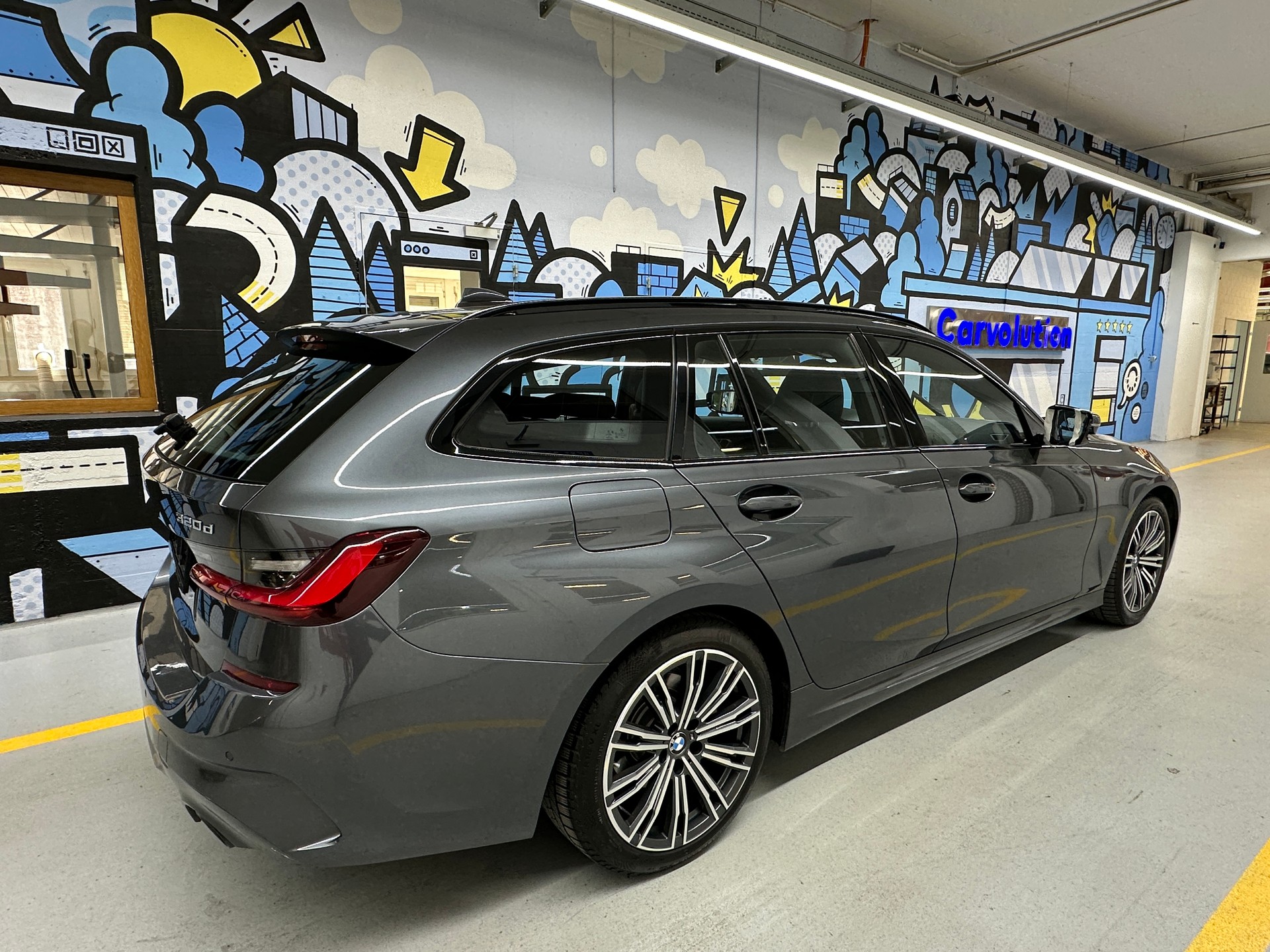 BMW 320d xDrive 48V Touring M Sport Steptronic-image-3