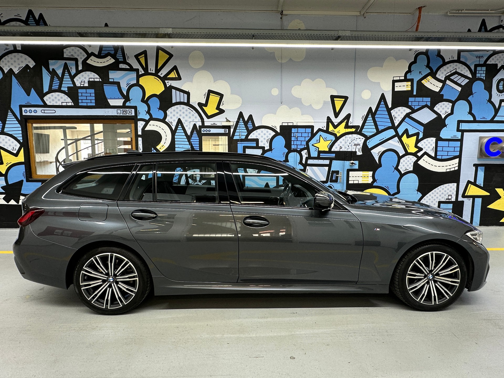 BMW 320d xDrive 48V Touring M Sport Steptronic-image-2