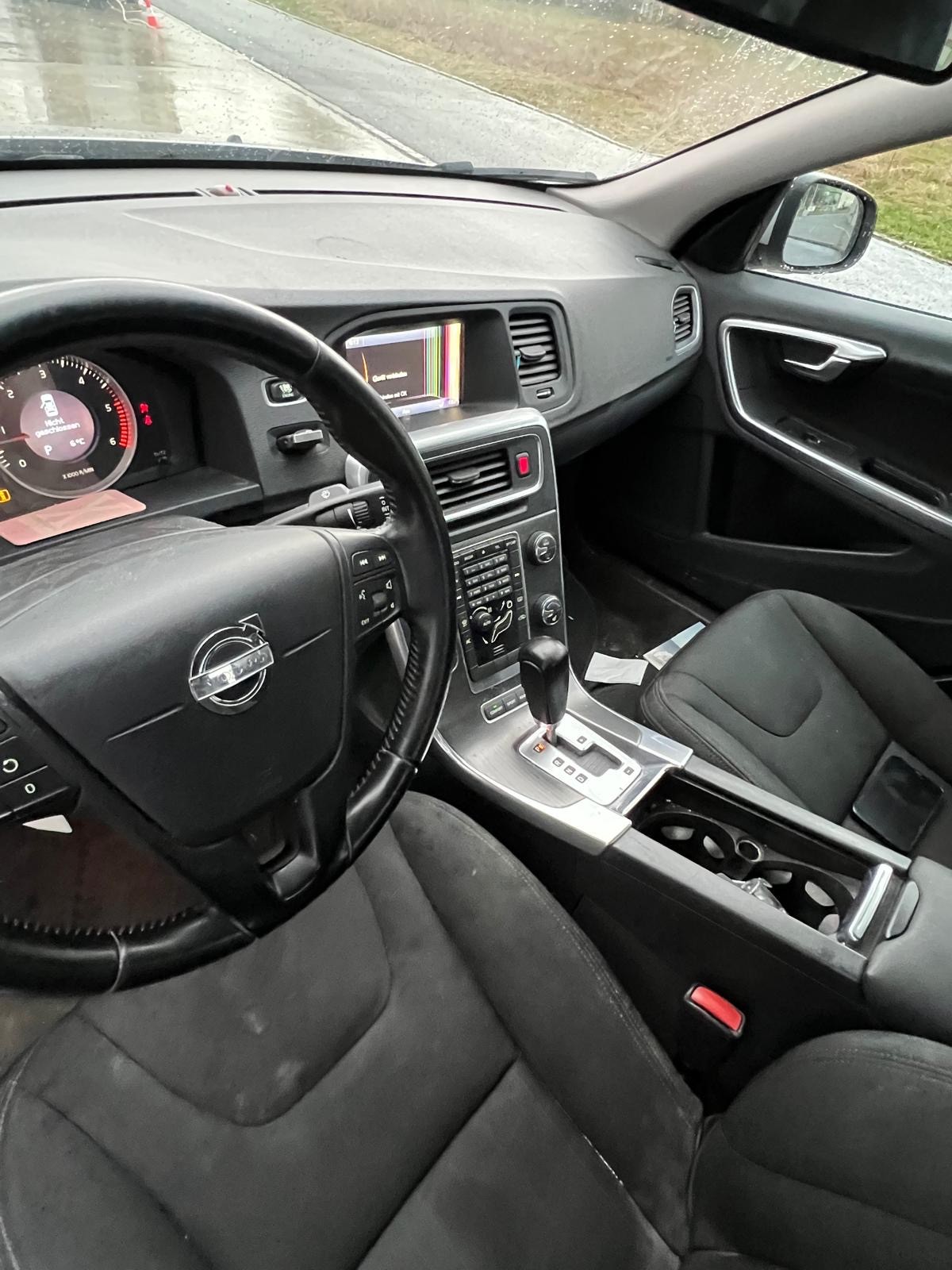VOLVO S60 D5 AWD Summum Geartronic-image-11