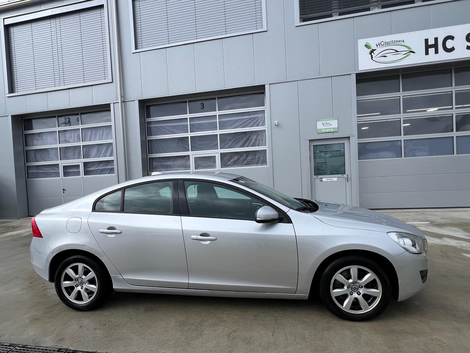 VOLVO S60 D5 AWD Summum Geartronic-image-7