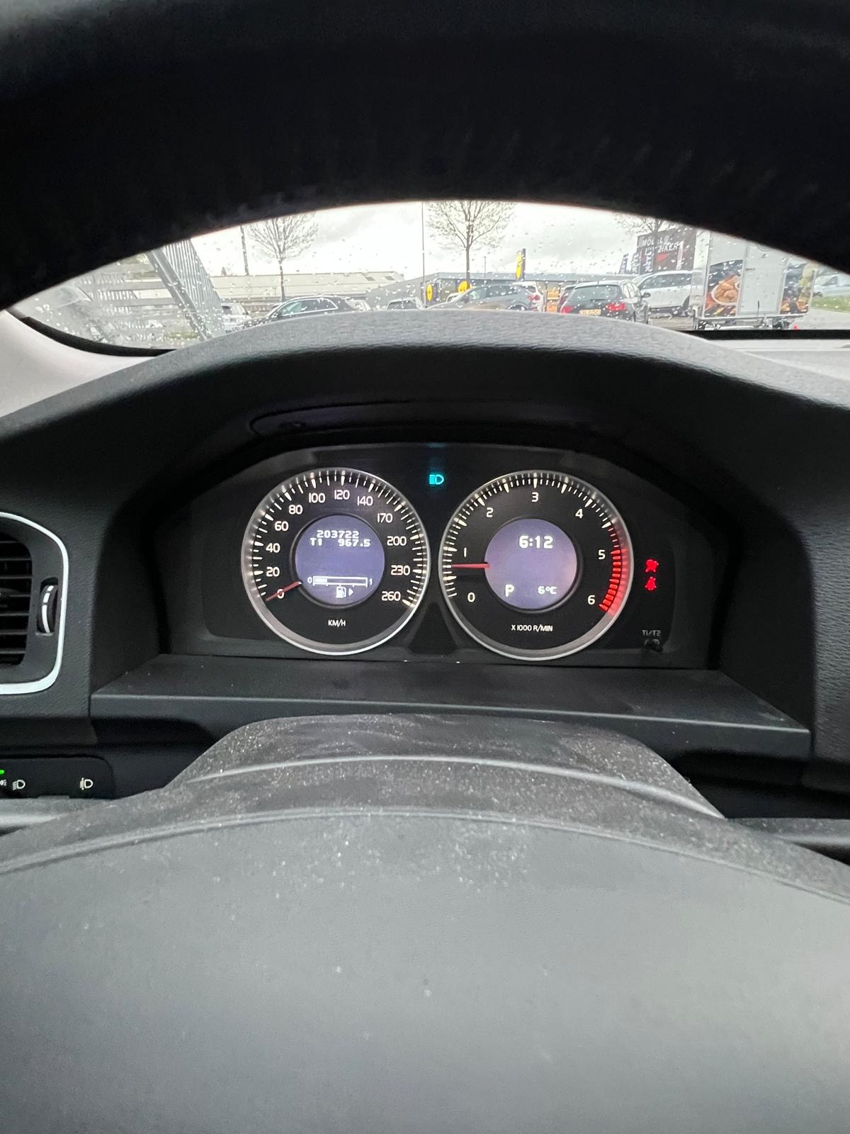 VOLVO S60 D5 AWD Summum Geartronic-image-8