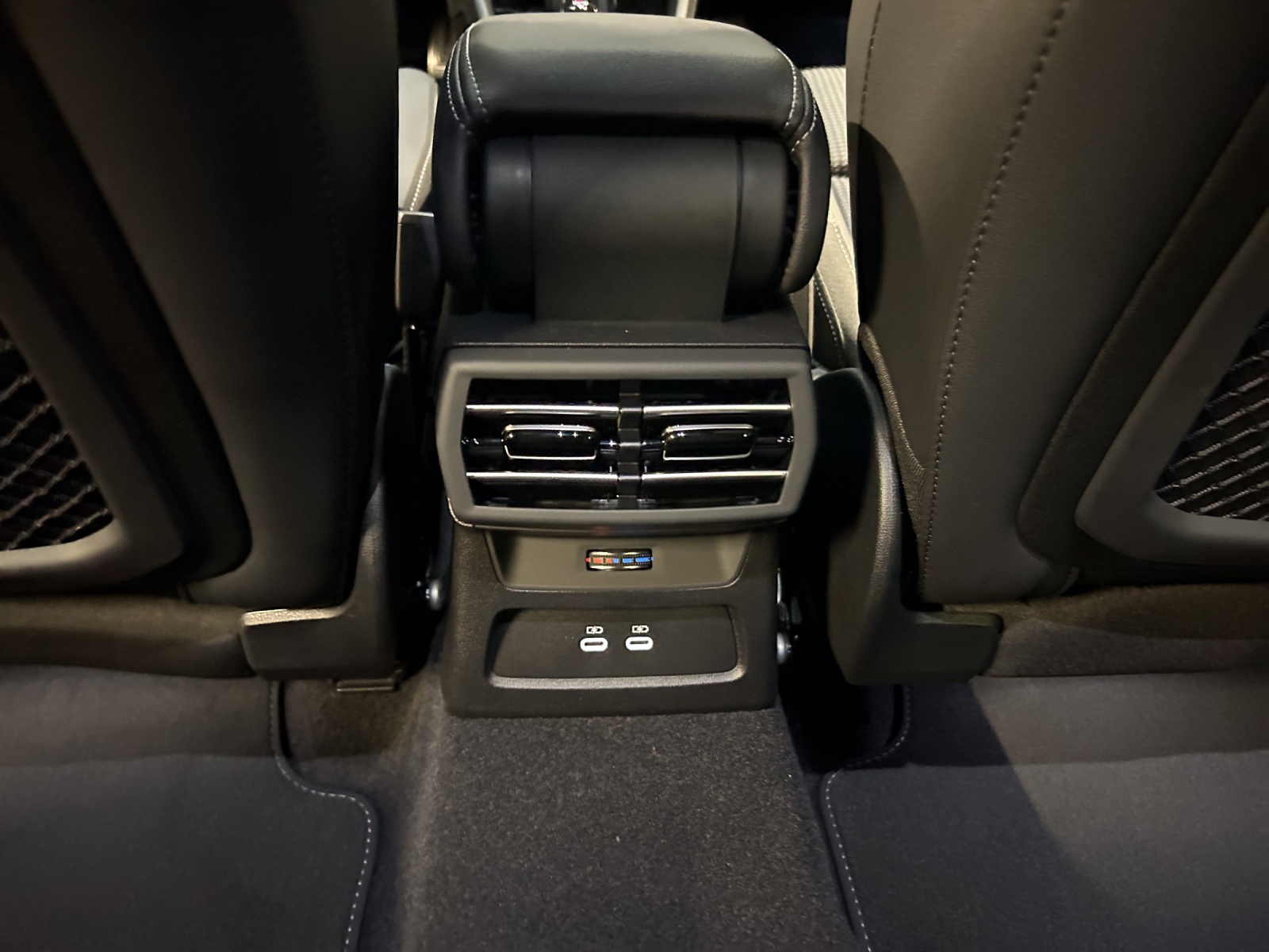 AUDI A3 Sportback TFSI 110 kW S line Attraction S tronic-image-14