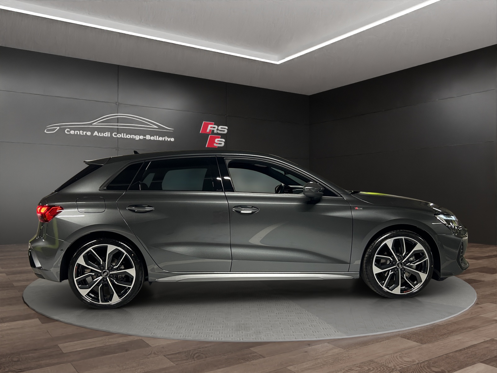 AUDI A3 Sportback TFSI 110 kW S line Attraction S tronic-image-6