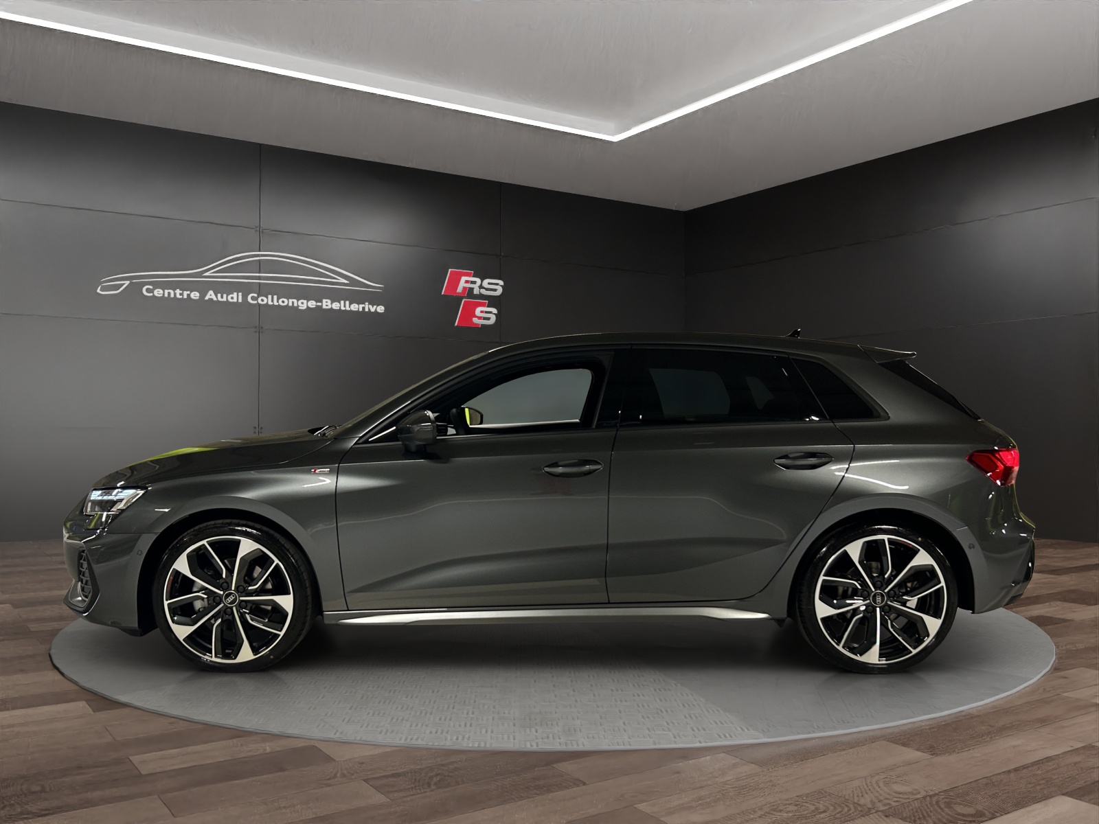 AUDI A3 Sportback TFSI 110 kW S line Attraction S tronic-image-2