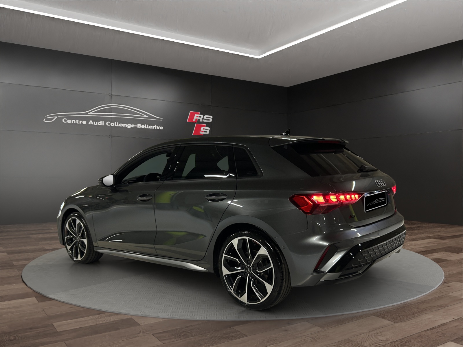 AUDI A3 Sportback TFSI 110 kW S line Attraction S tronic-image-3