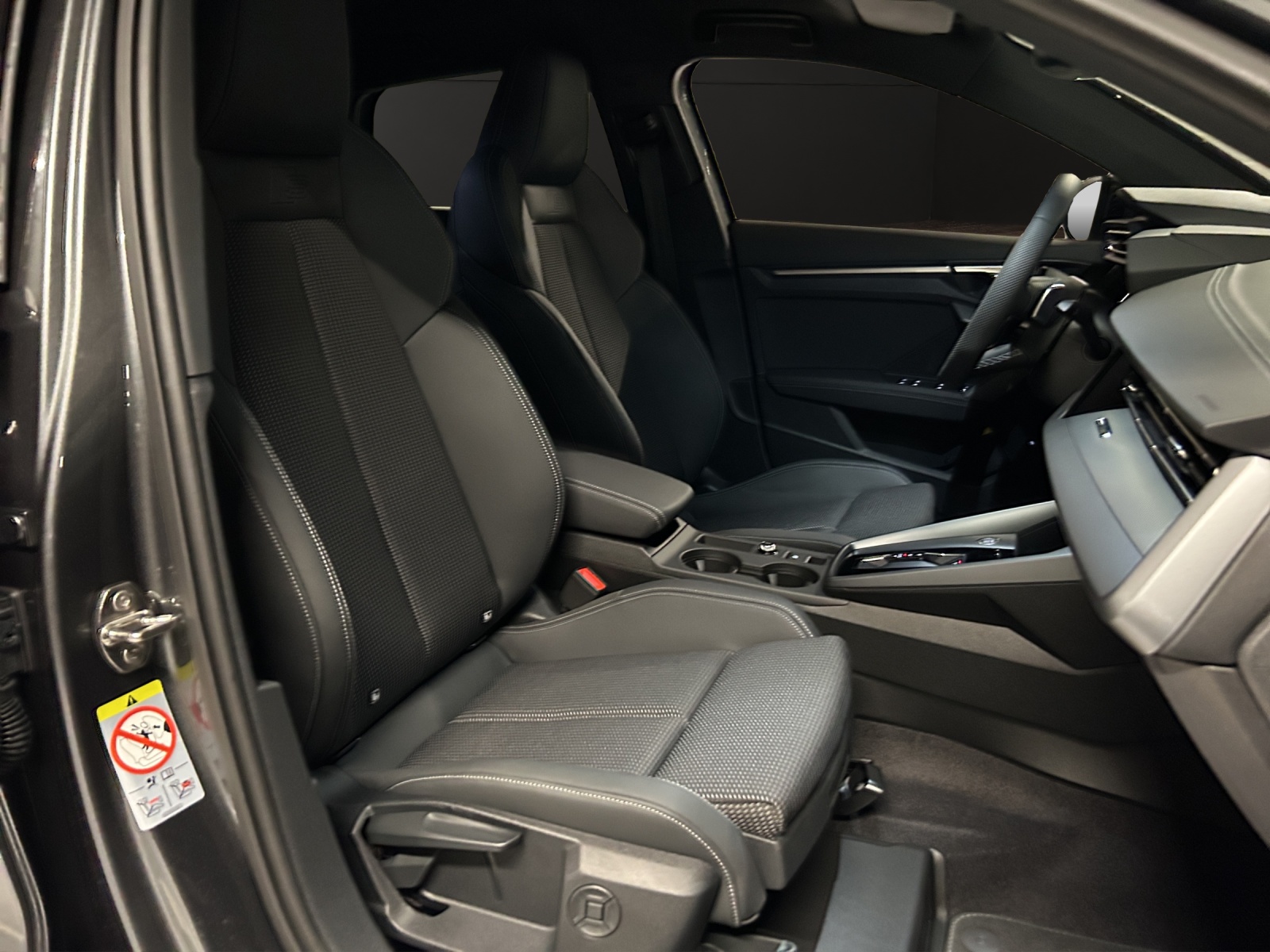 AUDI A3 Sportback TFSI 110 kW S line Attraction S tronic-image-15