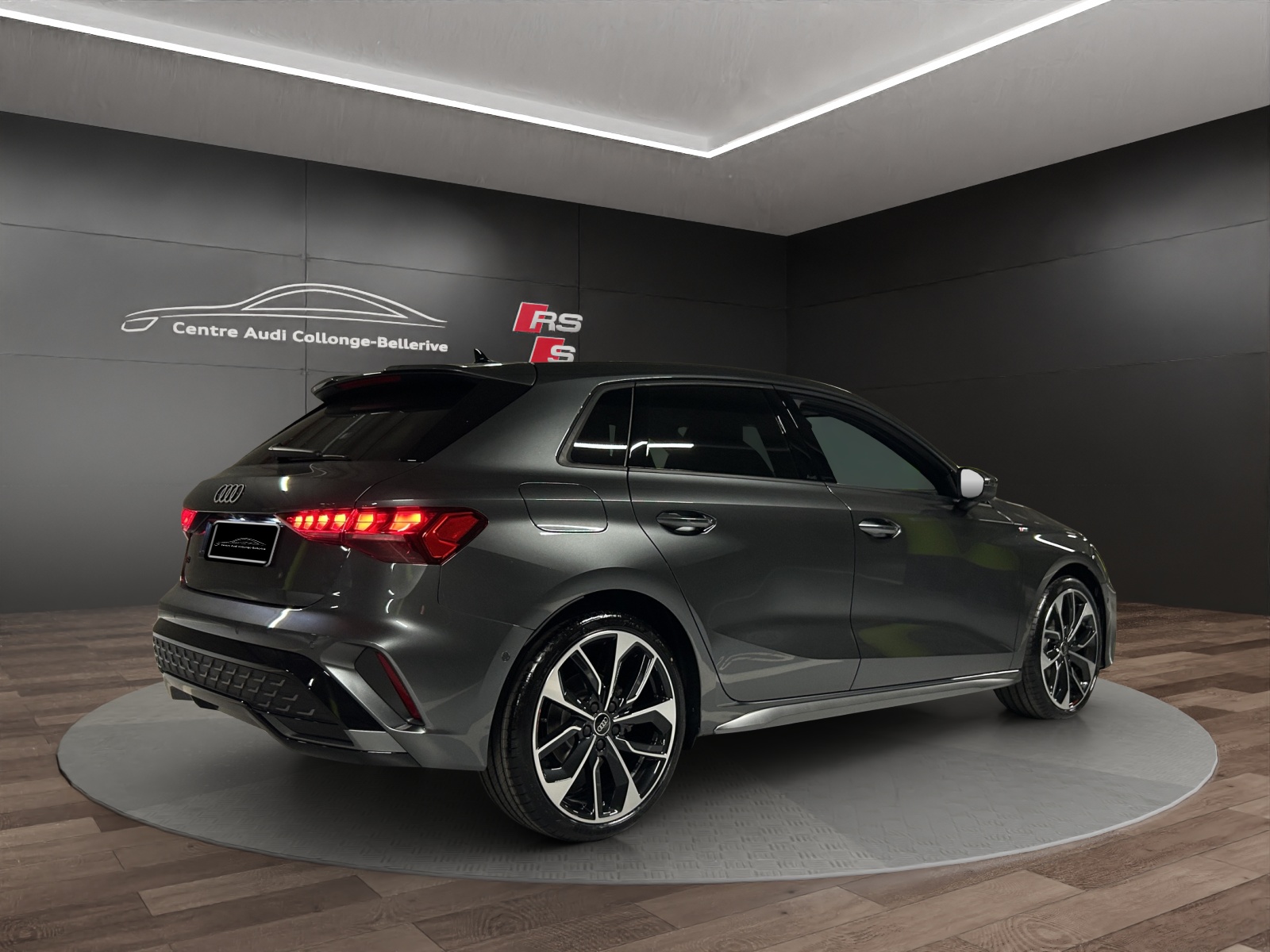 AUDI A3 Sportback TFSI 110 kW S line Attraction S tronic-image-5