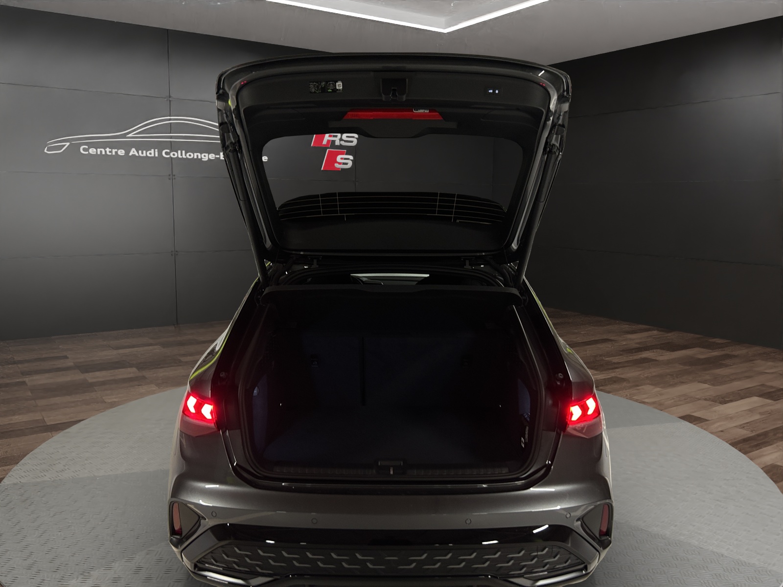 AUDI A3 Sportback TFSI 110 kW S line Attraction S tronic-image-17