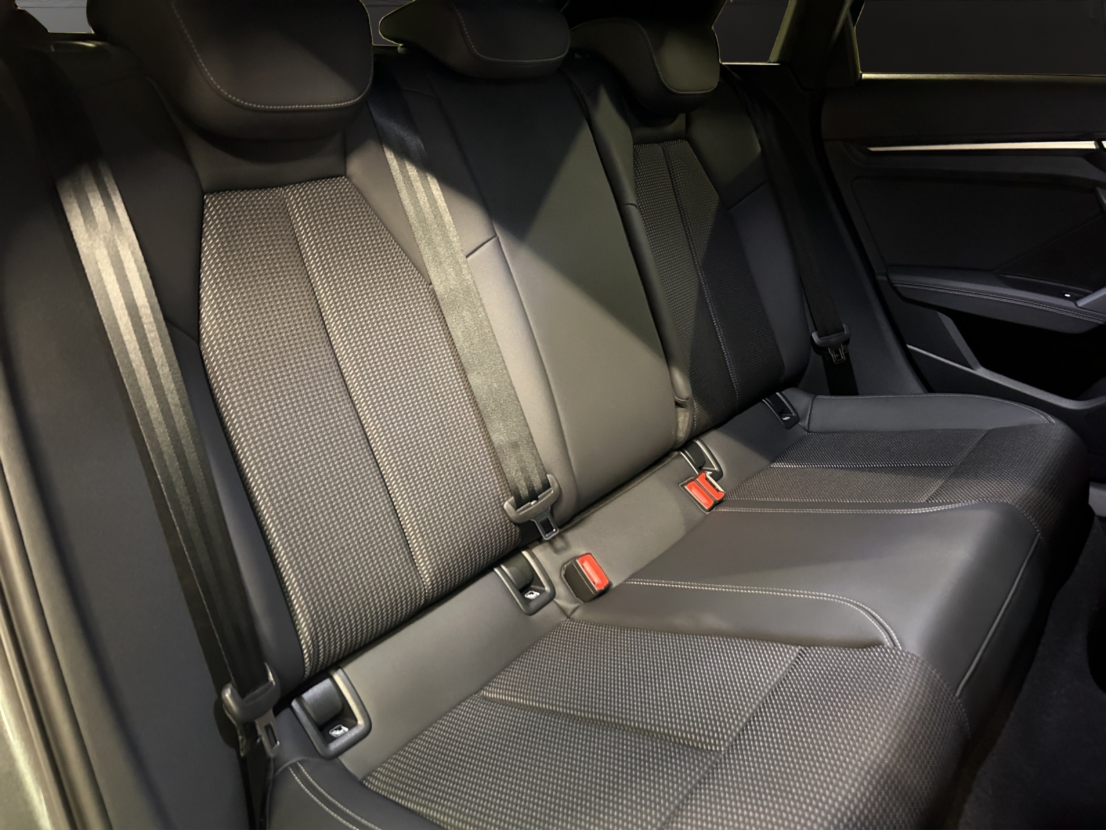 AUDI A3 Sportback TFSI 110 kW S line Attraction S tronic-image-16