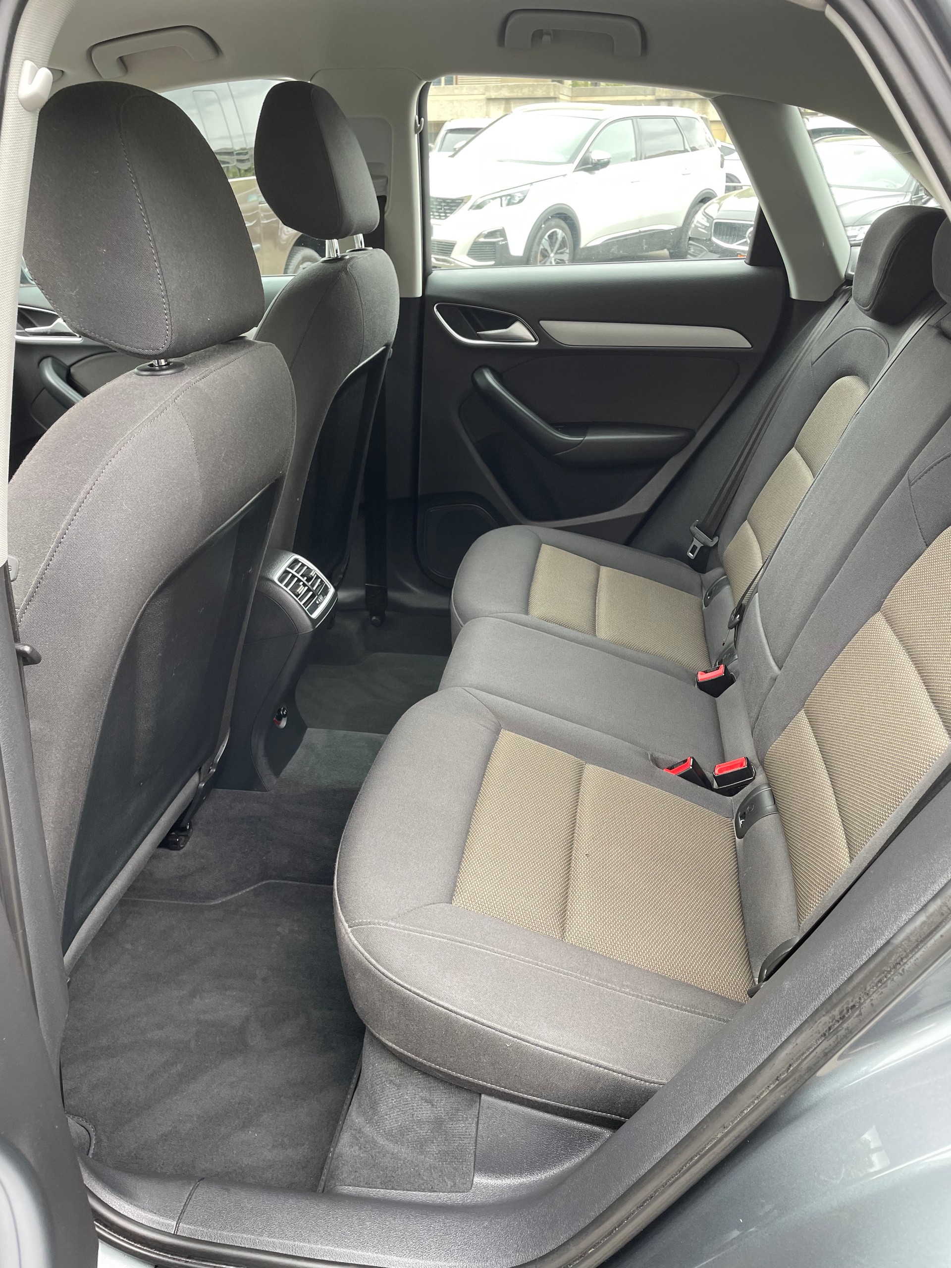 AUDI Q3 1.4 TFSI Start S-tronic-image-8