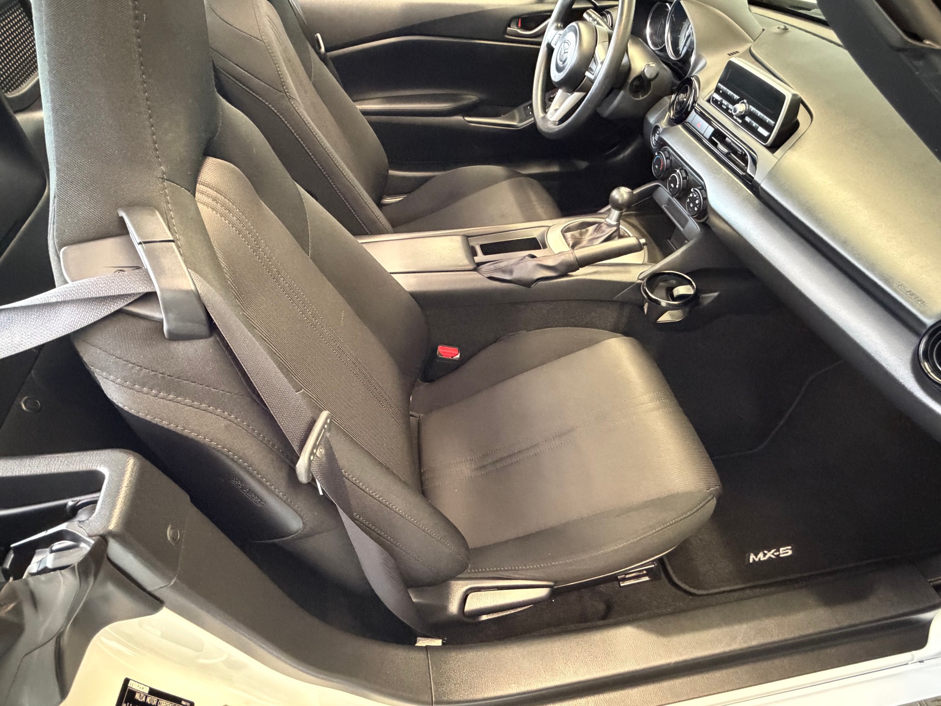 MAZDA MX-5 SKYACTIV-G 131 Challenge-image-12