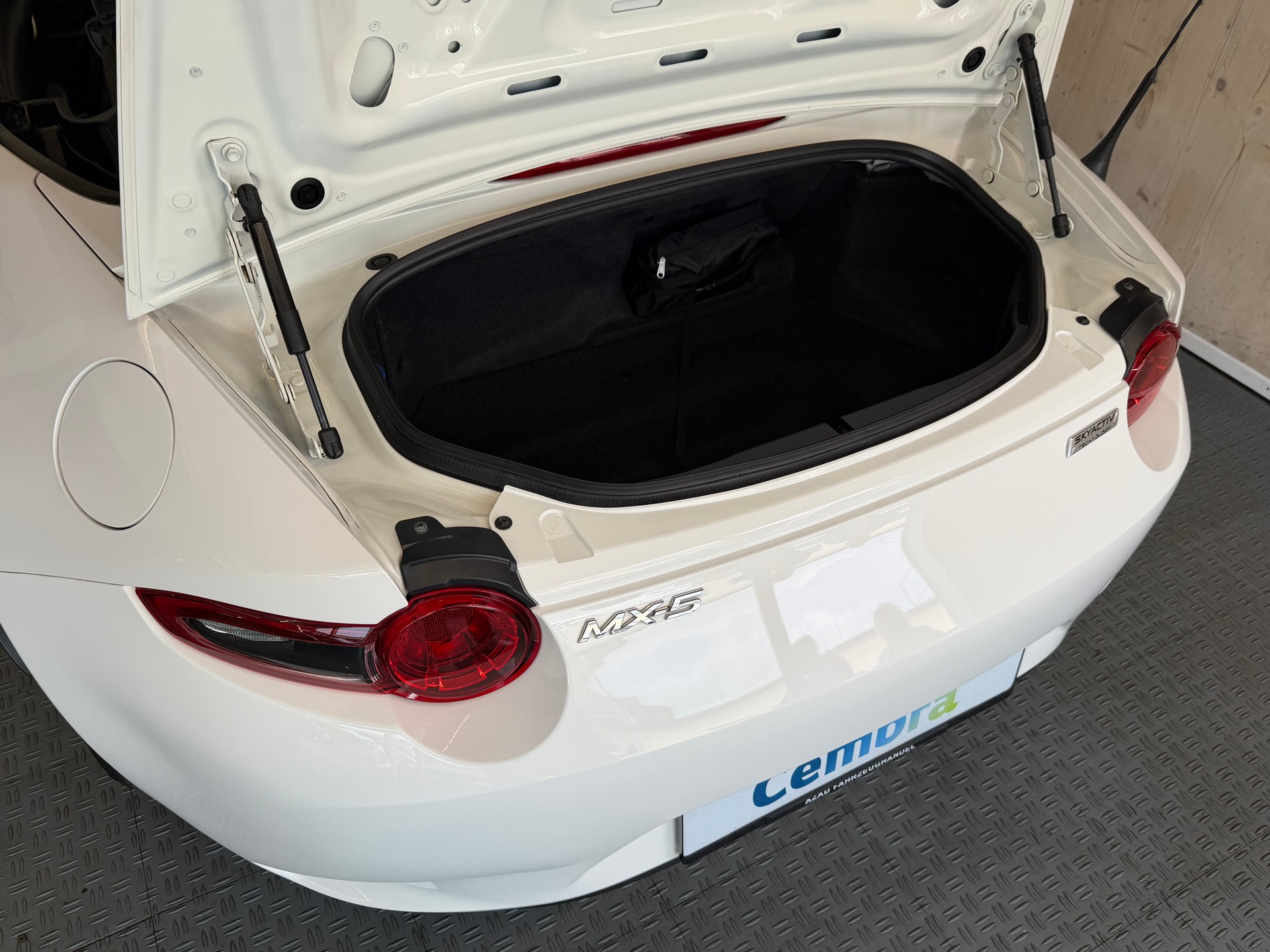 MAZDA MX-5 SKYACTIV-G 131 Challenge-image-13