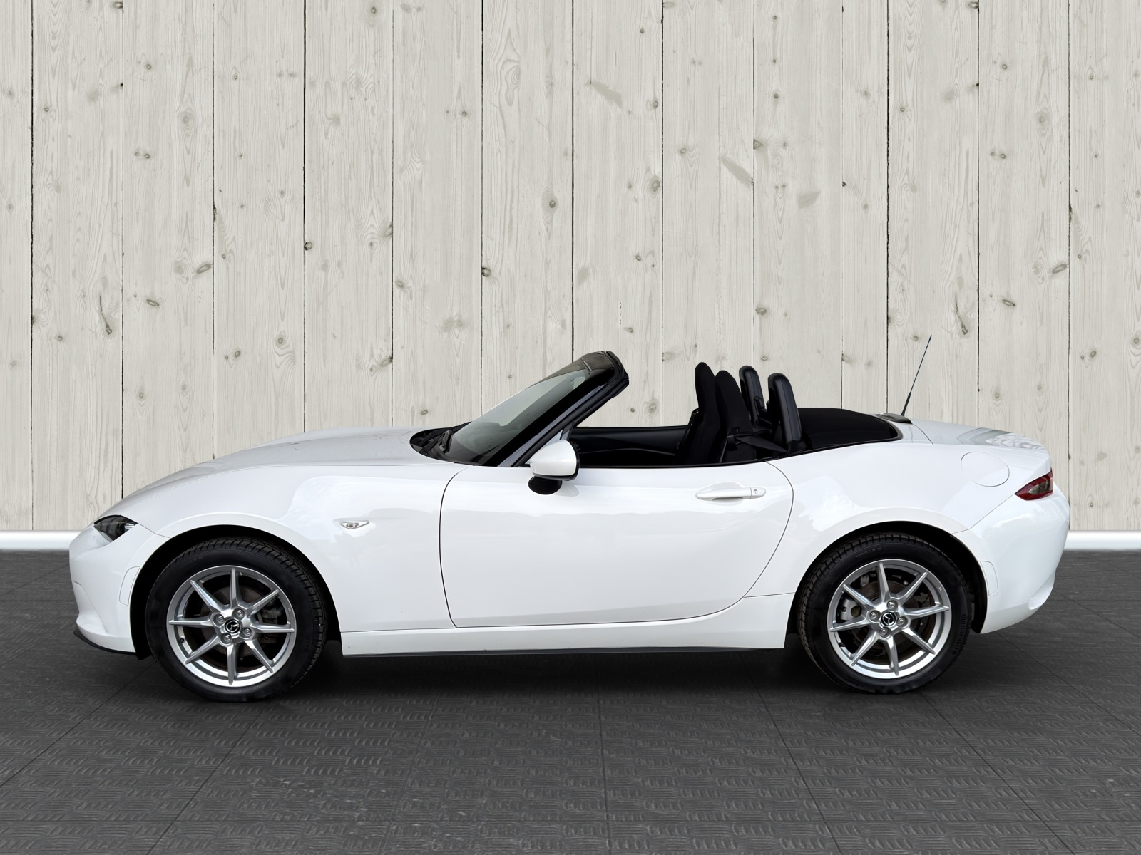 MAZDA MX-5 SKYACTIV-G 131 Challenge-image-3