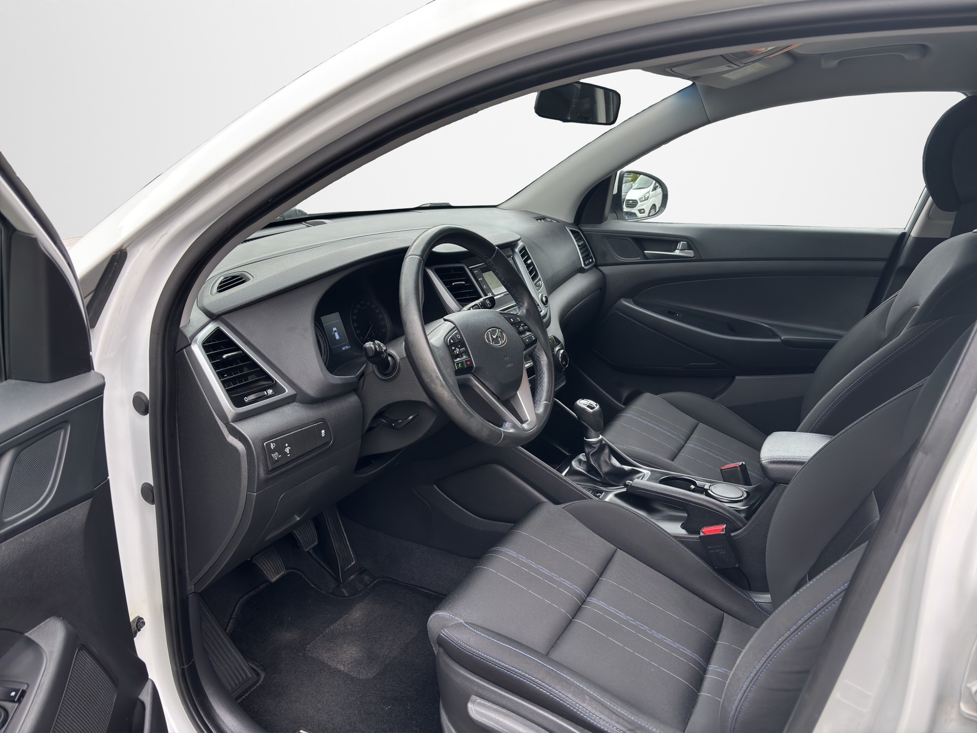 HYUNDAI Tucson 1.7 CRDI Origo 2WD-image-8