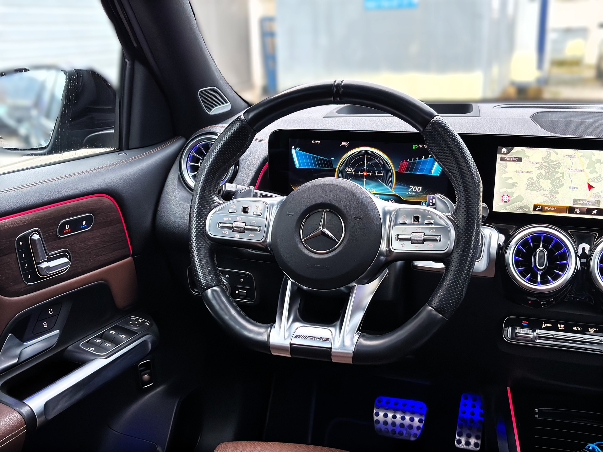 MERCEDES-BENZ GLB *35 AMG* 4Matic 8G-Tronic-image-13