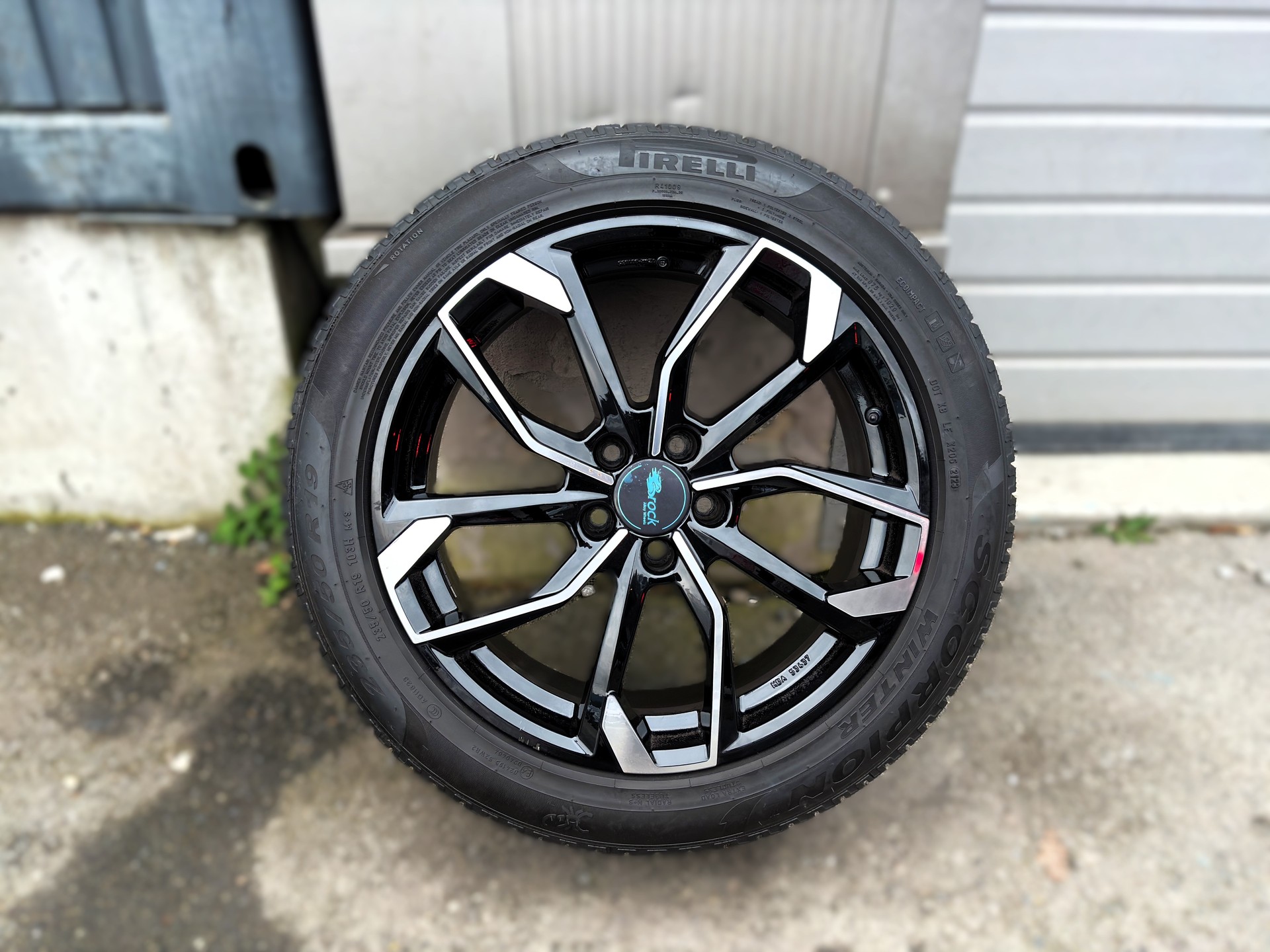 MERCEDES-BENZ GLB *35 AMG* 4Matic 8G-Tronic-image-11