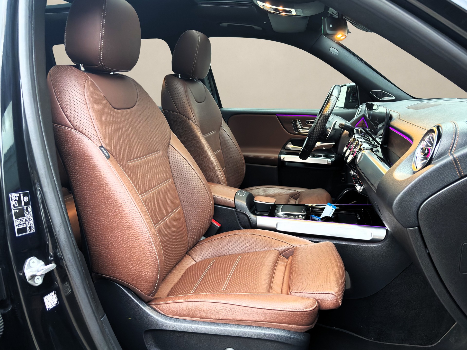MERCEDES-BENZ GLB *35 AMG* 4Matic 8G-Tronic-image-9